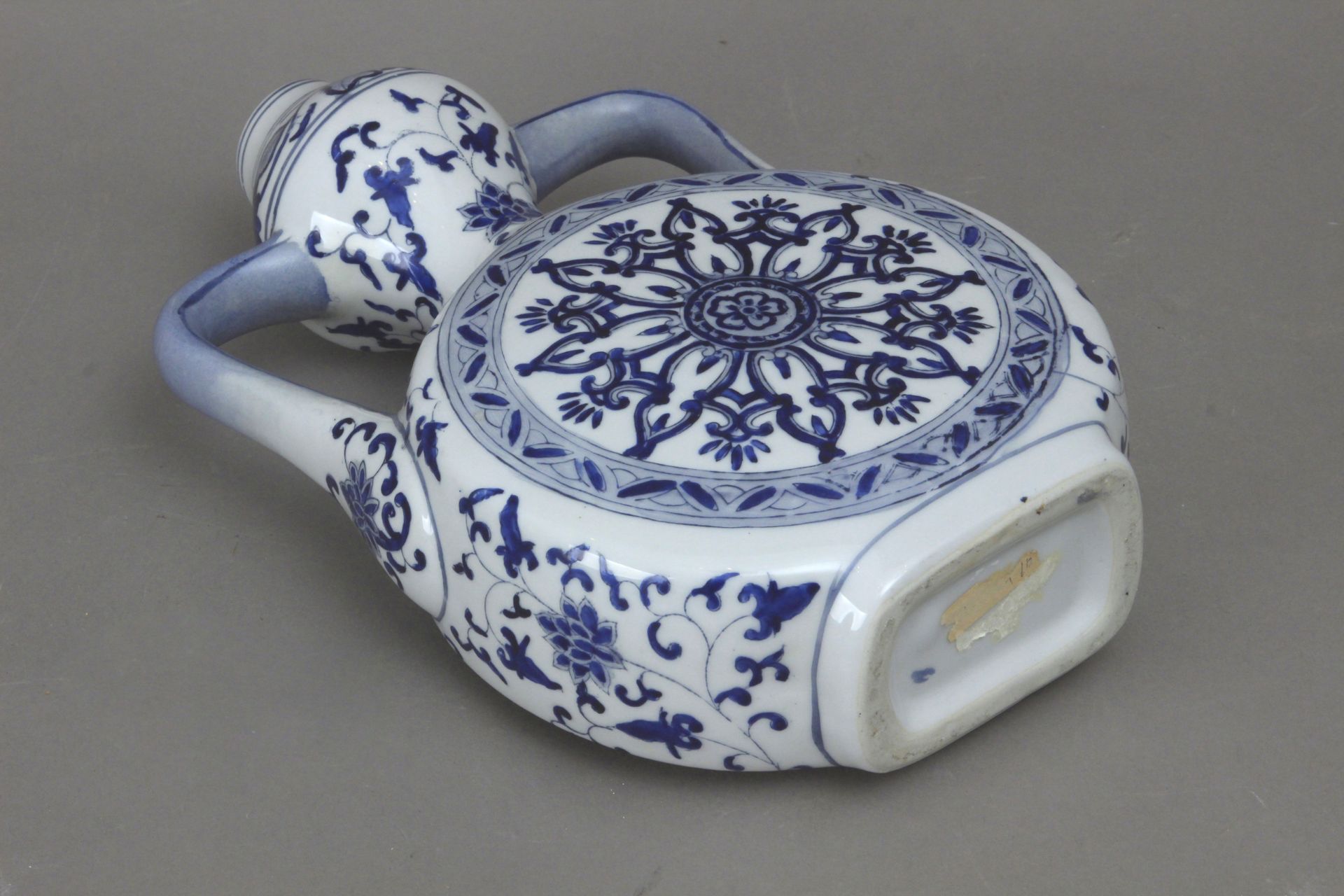 A 20th century Chinese moonflask - Image 3 of 3