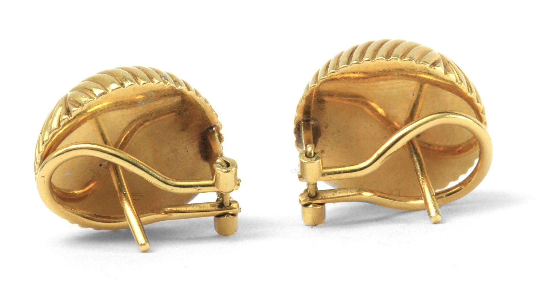 Puig Doria. A pair of diamond and 18k. gold stud earrings - Image 3 of 9