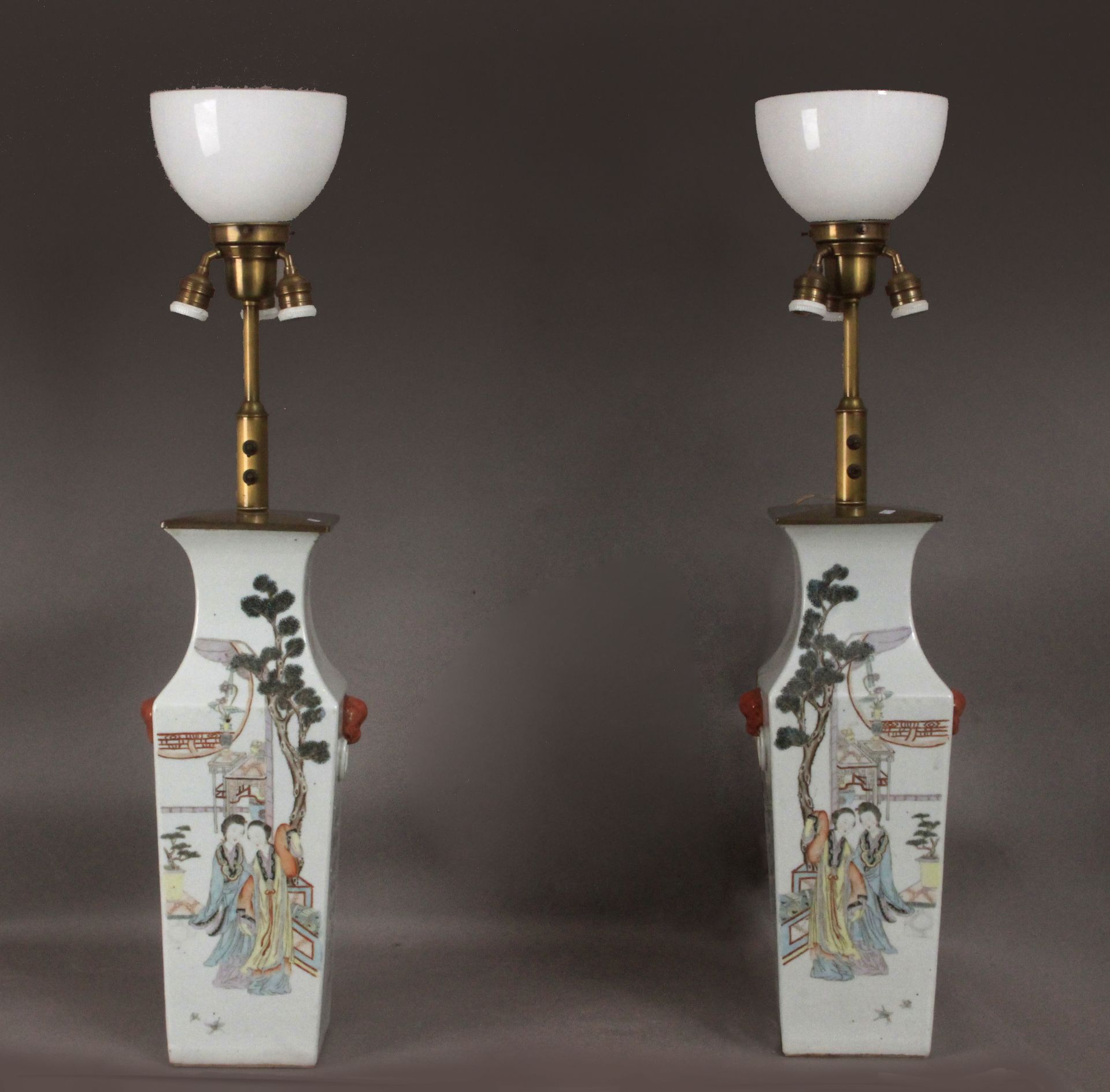 A pair of 20th century Chinese porcelain vases - Image 7 of 7