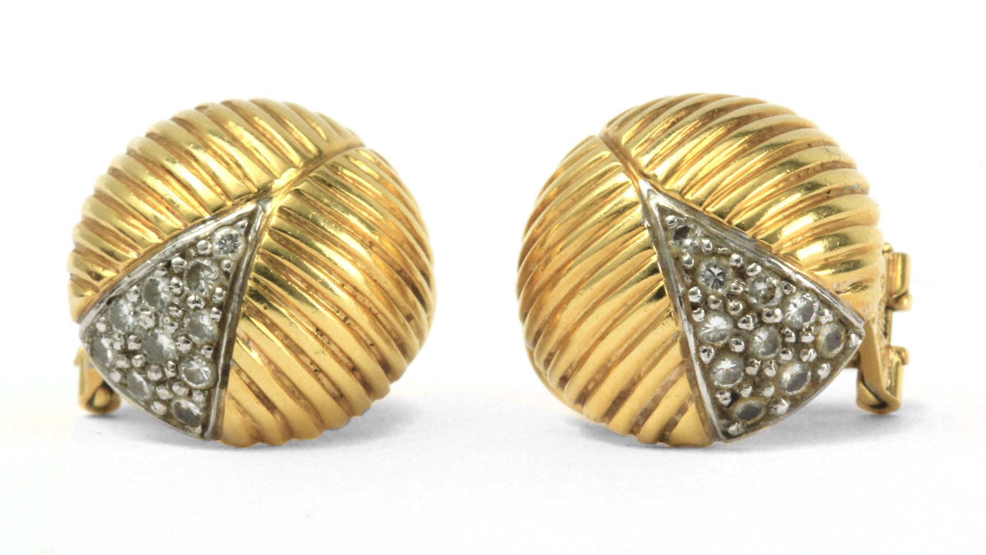 Puig Doria. A pair of diamond and 18k. gold stud earrings