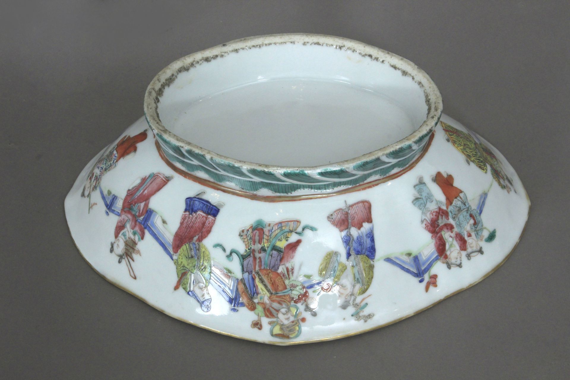 A 19th century Chinese tray from Qing period in Famille Rose porcelain - Bild 3 aus 6