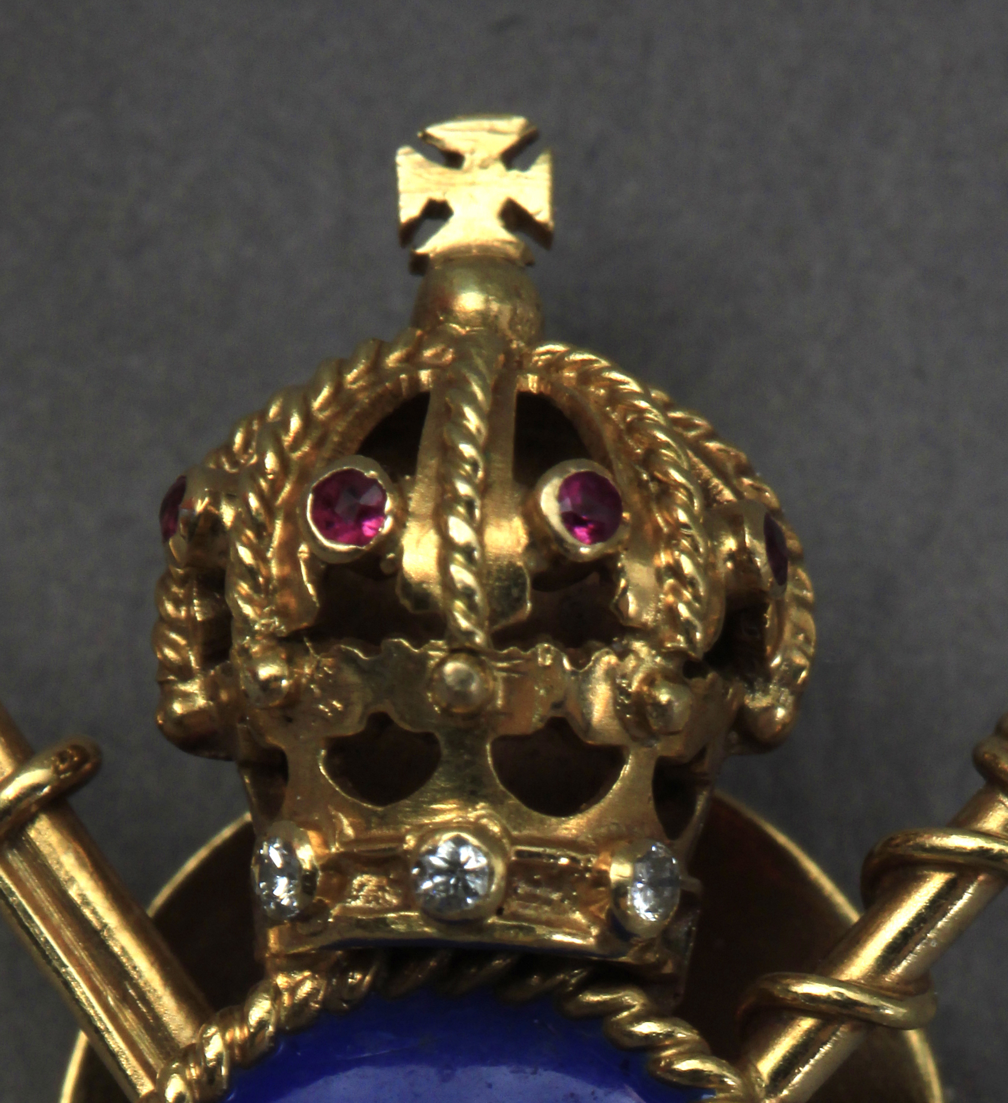 A Spanish Royal Guard pin circa 1980. Gold, diamonds and enamel - Image 4 of 4