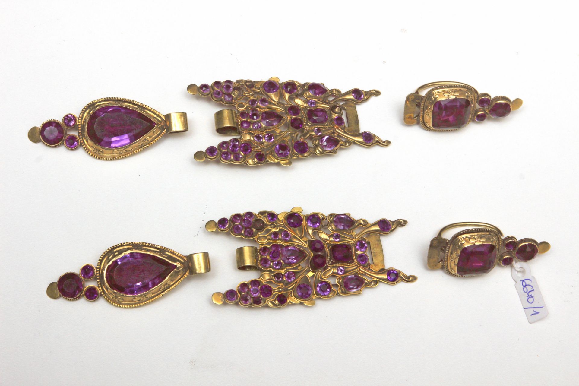 A late 18th centurry-early 19th century Catalan detachable earrings - Image 14 of 15