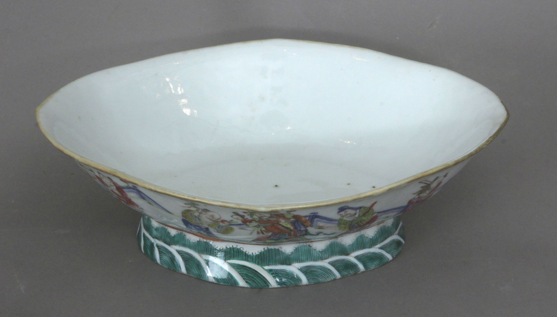 A 19th century Chinese tray from Qing period in Famille Rose porcelain - Bild 2 aus 6