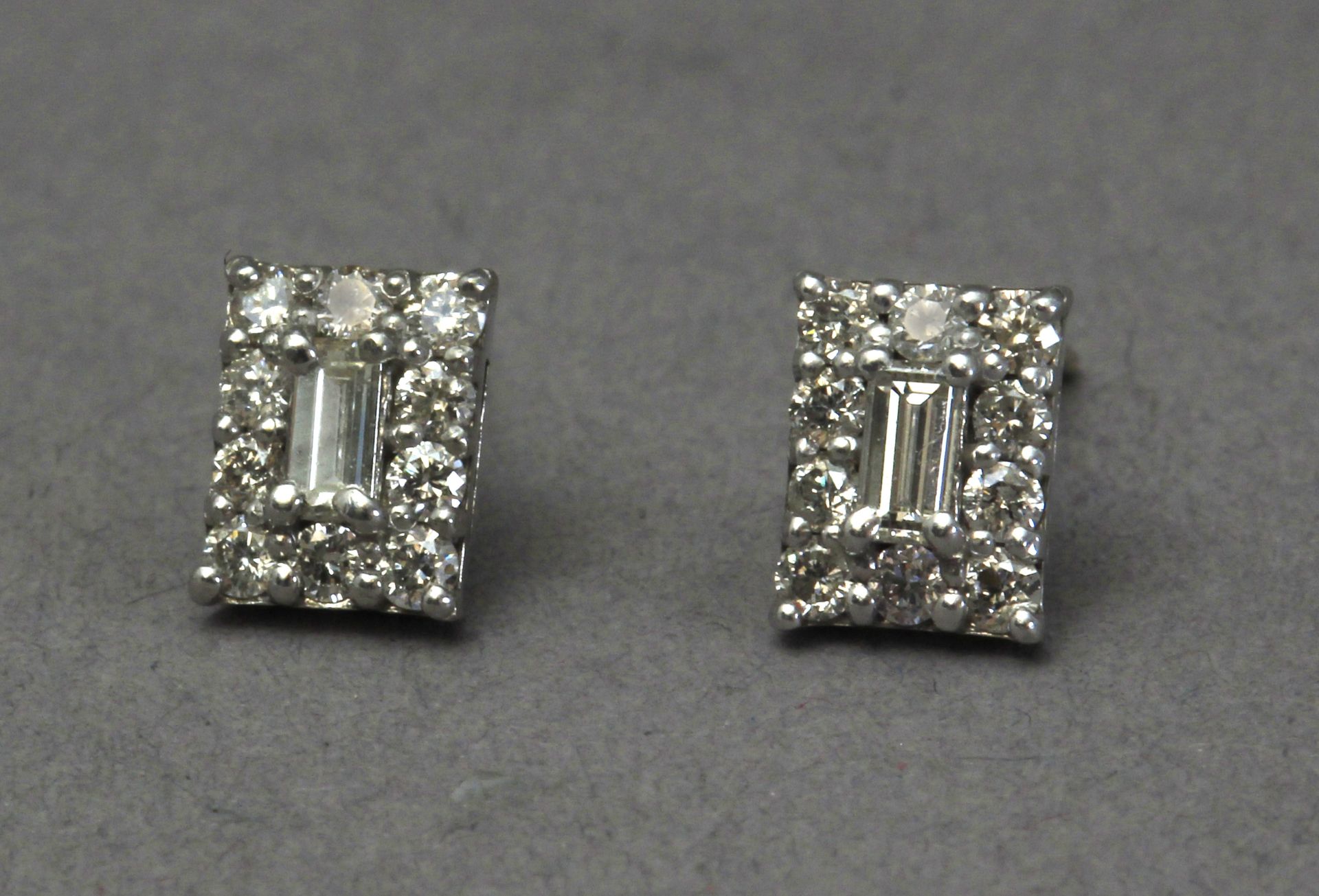 A pair of diamond stud earrings - Image 4 of 4