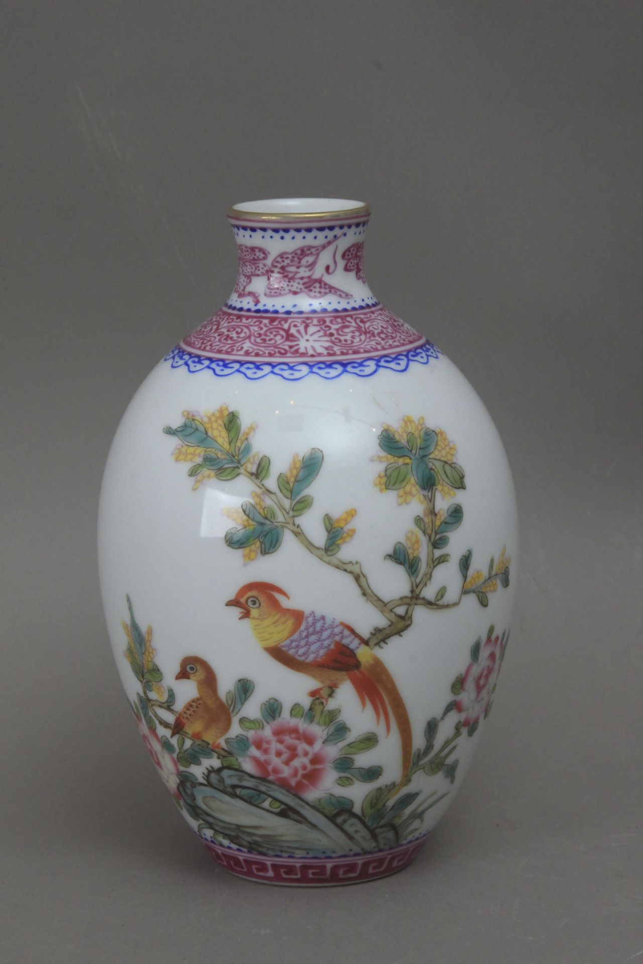 A 20th century Chinese vase from Republic period in Famille Rose porcelain