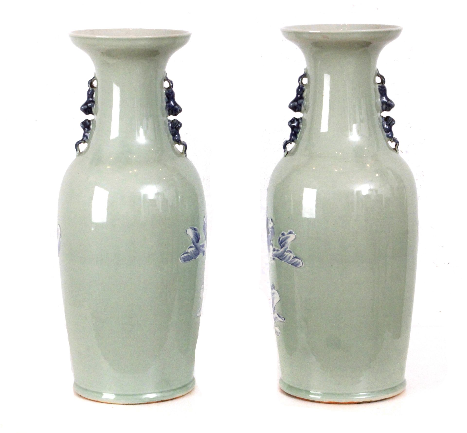 A pair of early 20th century Chinese vases from Qing dynasty - Image 4 of 9