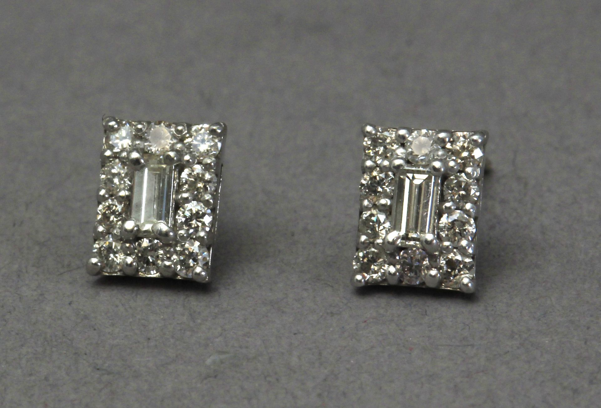 A pair of diamond stud earrings - Image 2 of 4