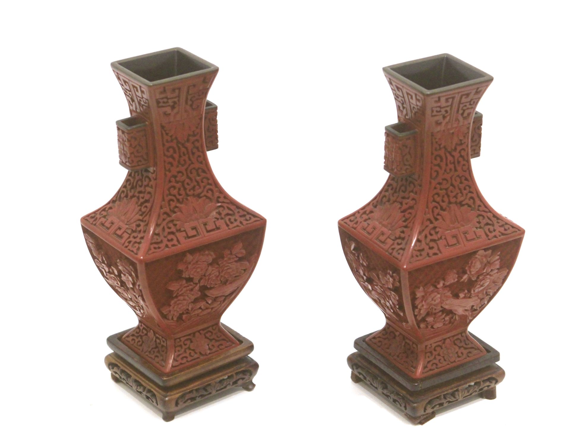 A pair of first half of 20th century Chinese vases in cinnabar lacquer - Image 8 of 12