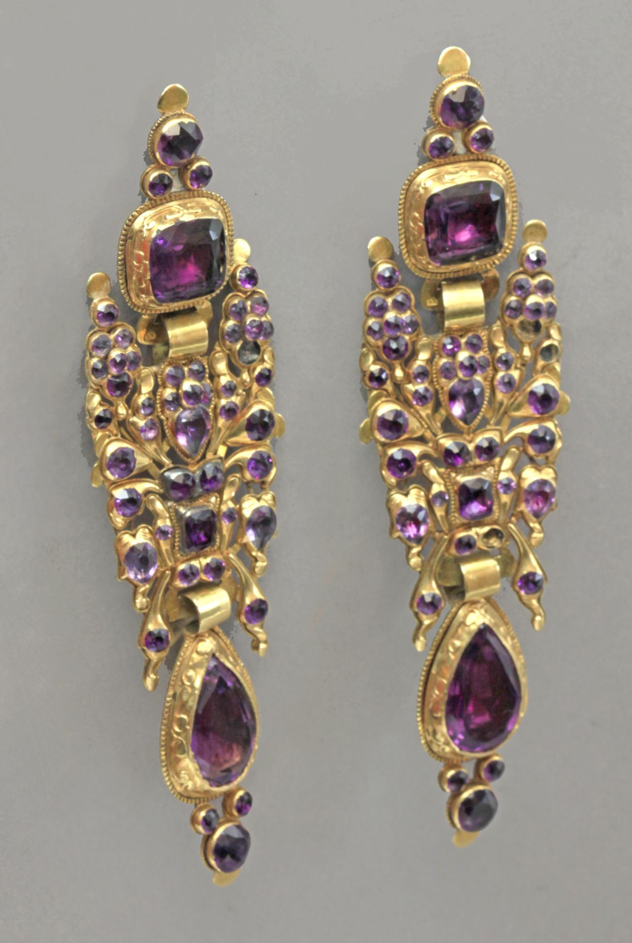 A late 18th centurry-early 19th century Catalan detachable earrings - Image 2 of 15