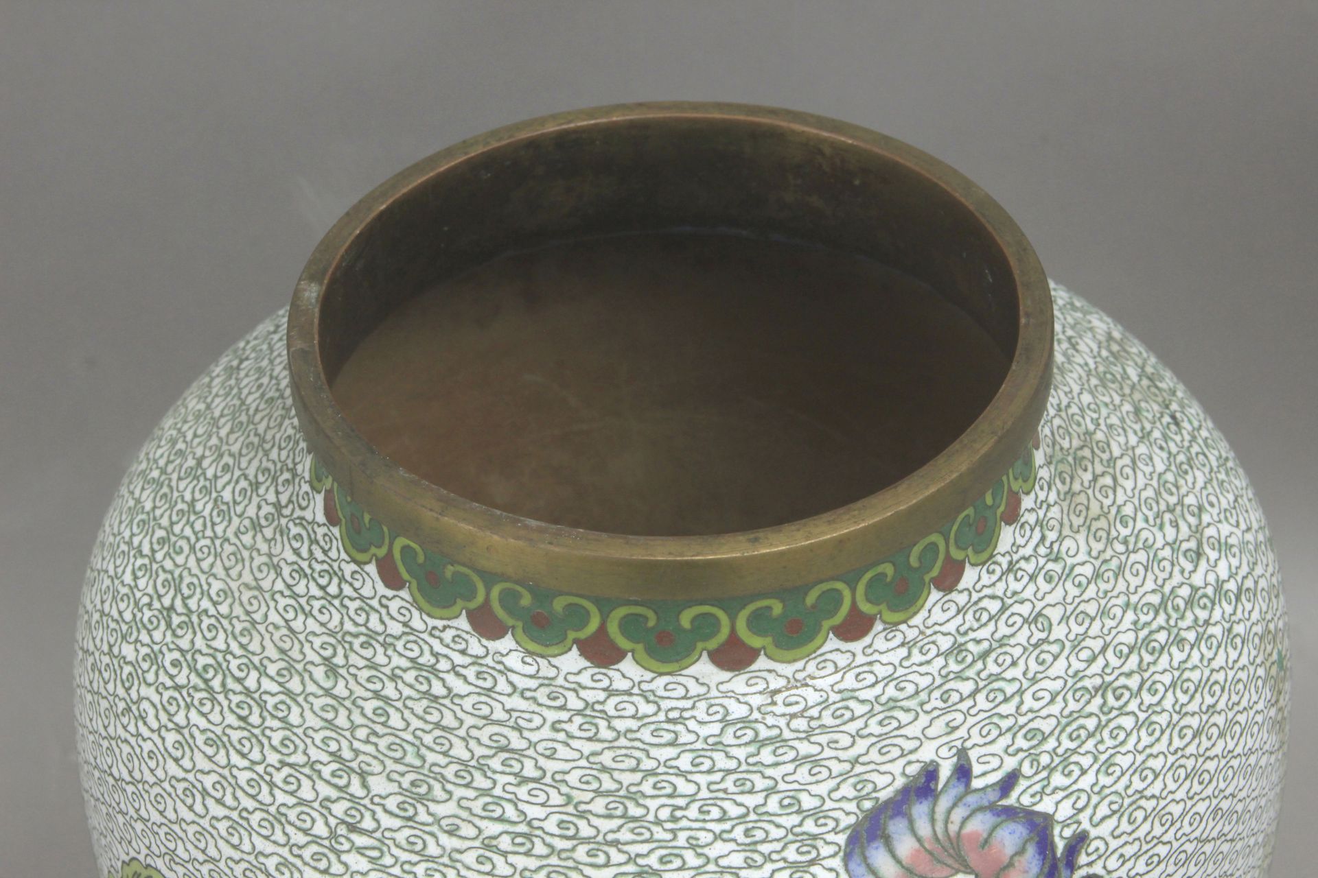 A 19th century Japanese tibor in bronze and cloisonné enamel - Image 4 of 4