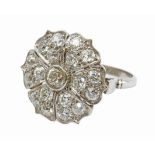 A 20th century Art-Déco style diamond flowery ring
