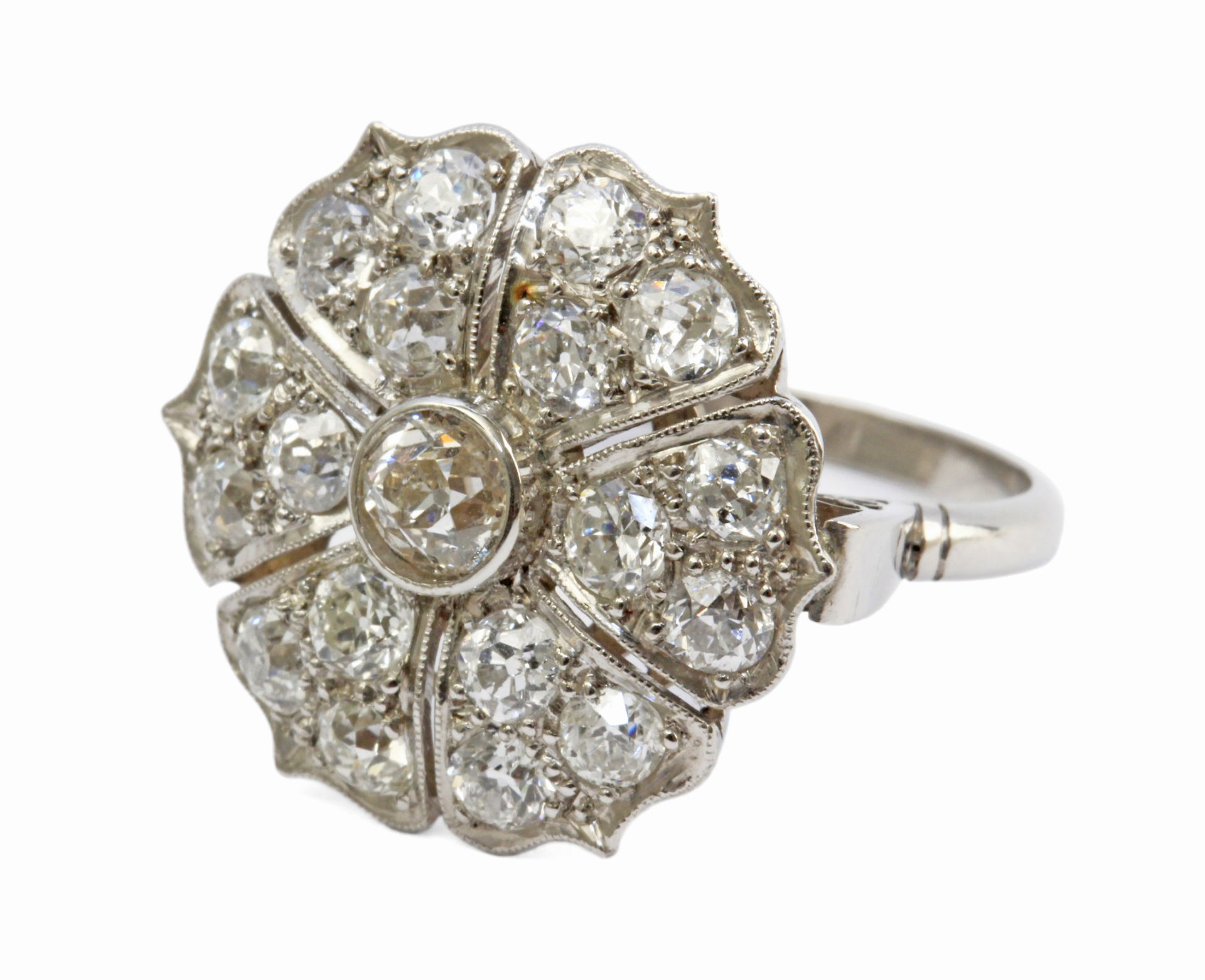 A 20th century Art-Déco style diamond flowery ring