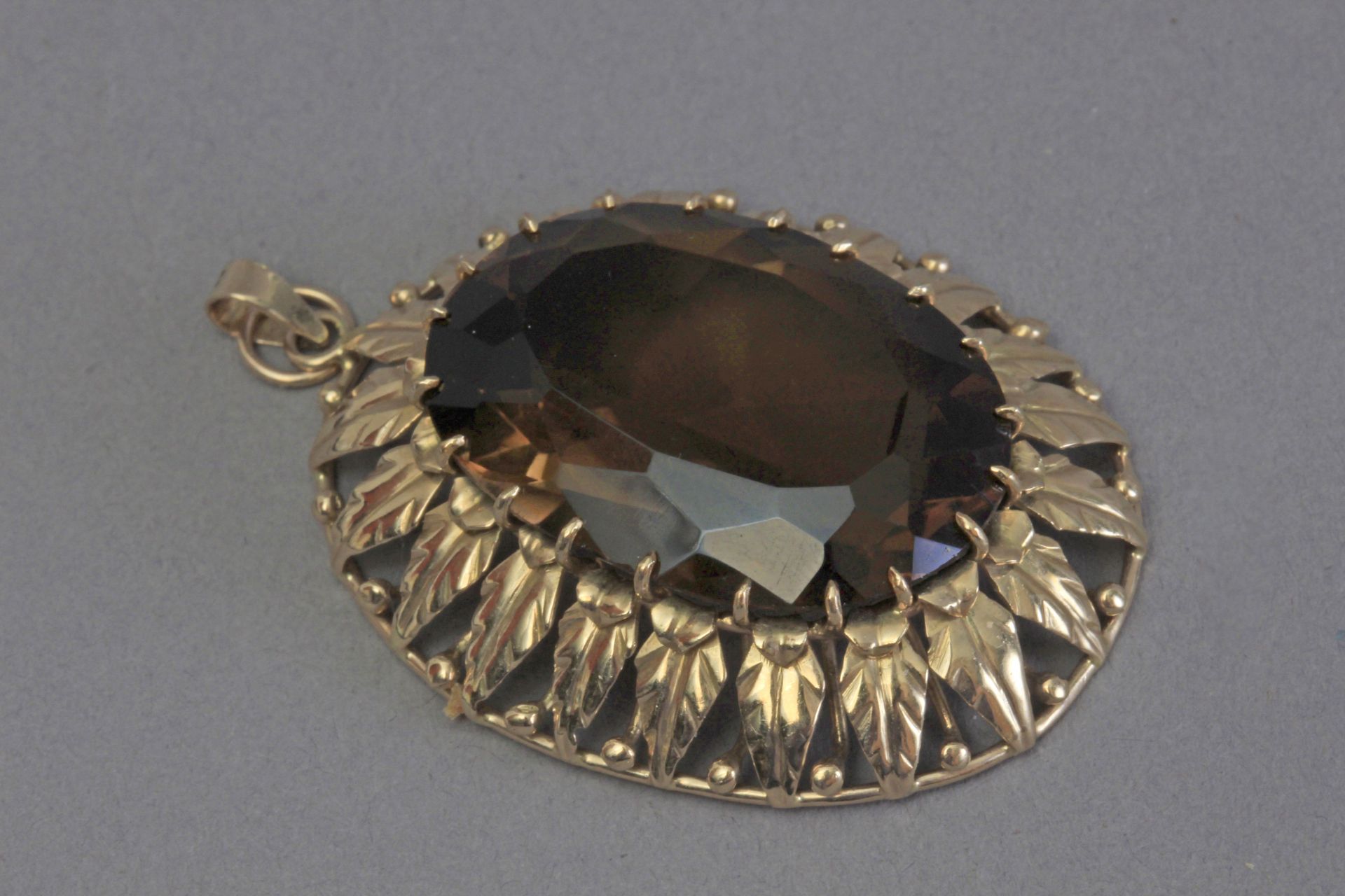 A smoky quartz pendant brooch with an 18k. yellow gold setting - Image 3 of 5