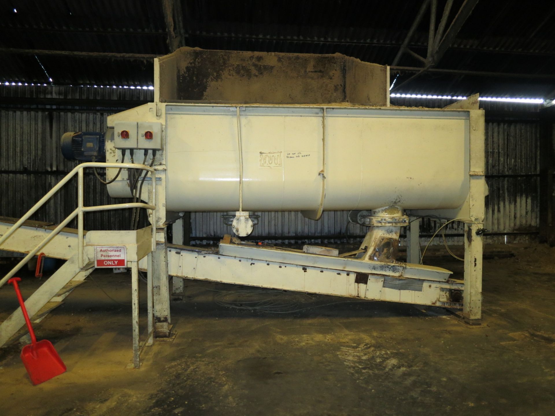 Schlotterhose Heavy Duty Twin Rotor Mixer, the mix