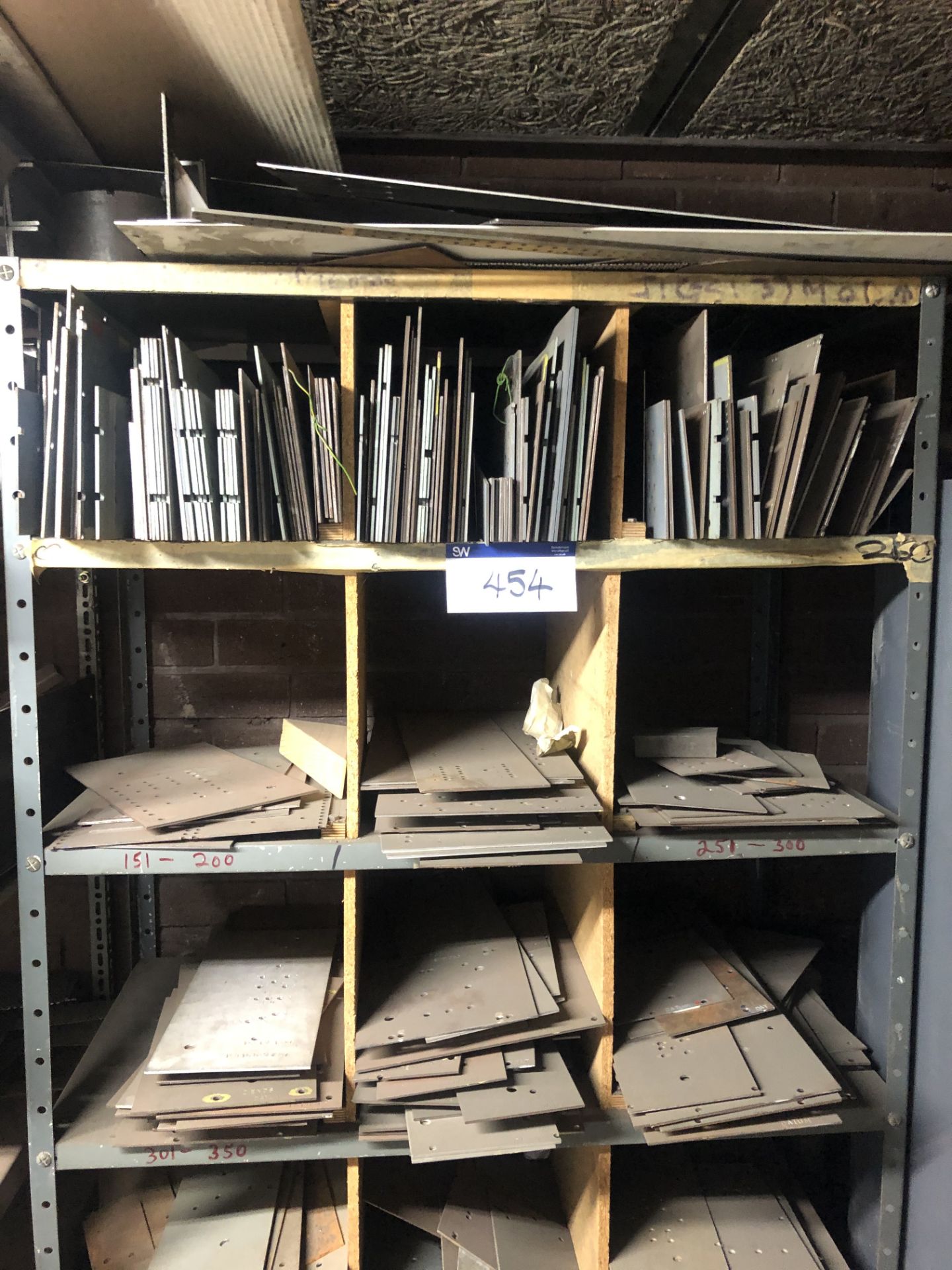 Wooden Storage Unit with contents of sheet metal - Image 2 of 3