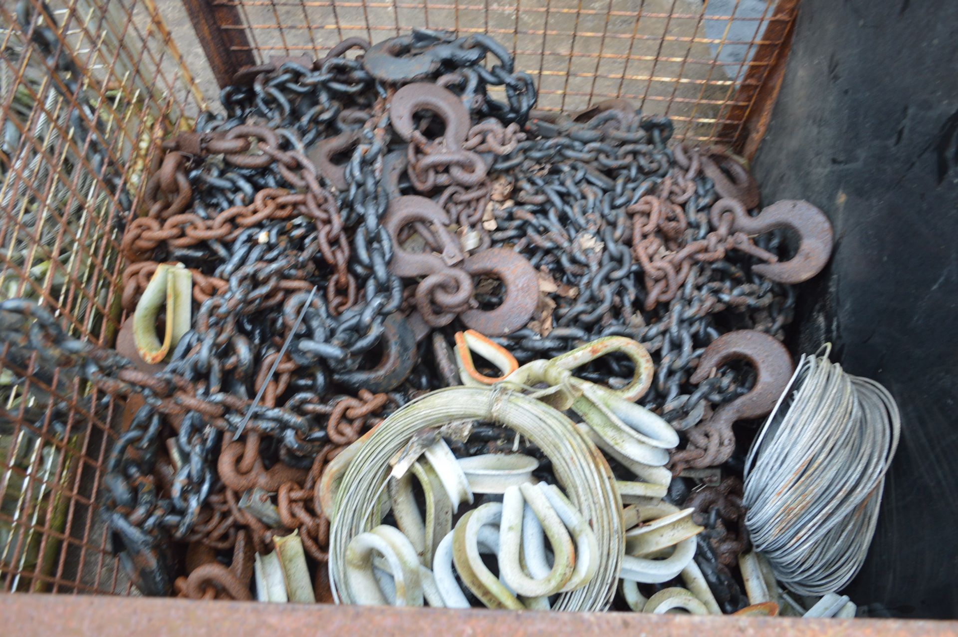 Mainly Lifting Chain, in steel cage pallet (cage p - Image 2 of 2