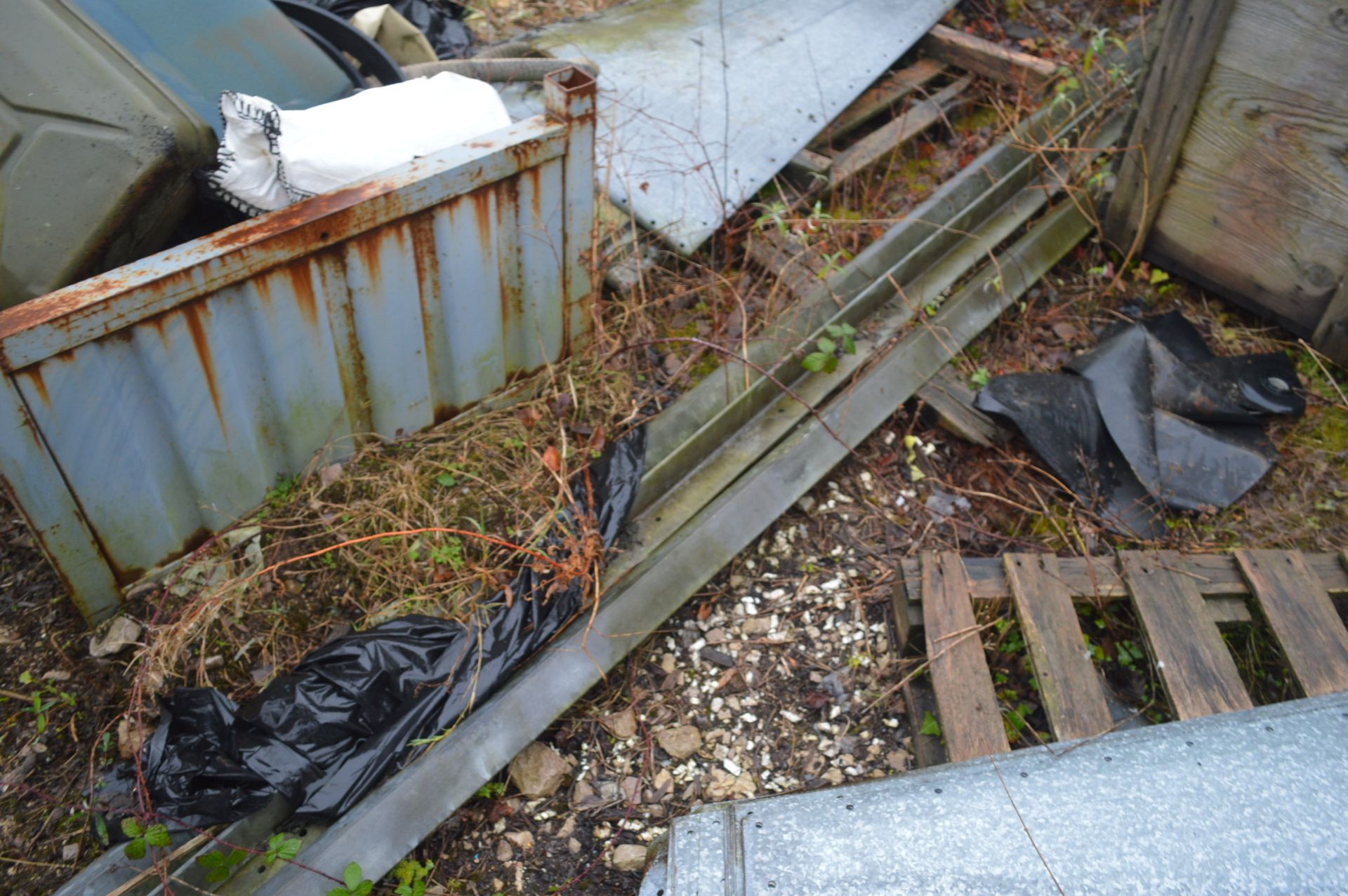 THE CORRUGATED GALVANISED STEEL SILO WALLING SECTI - Image 9 of 9