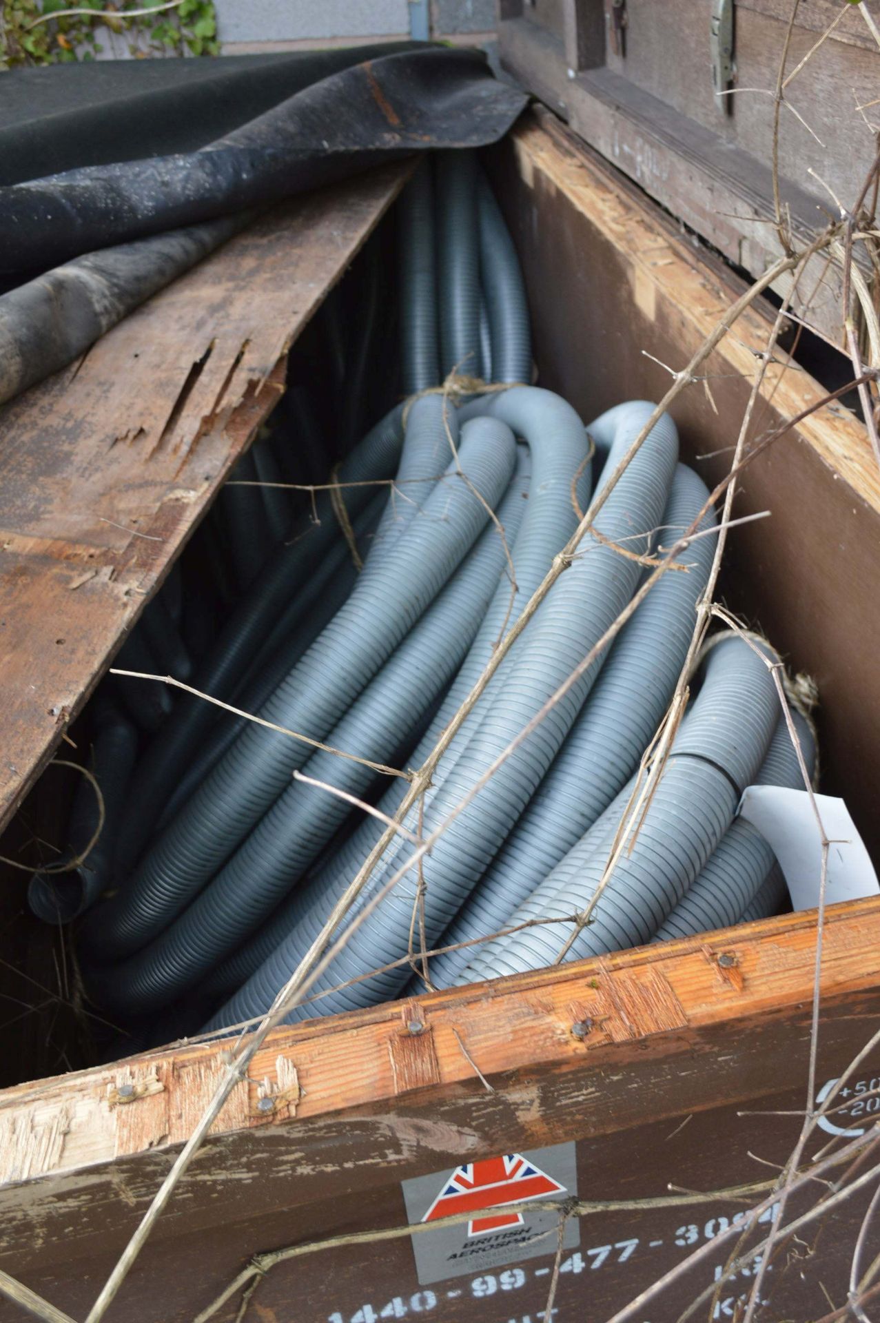 Steel Flexible Pipe, with timber chest