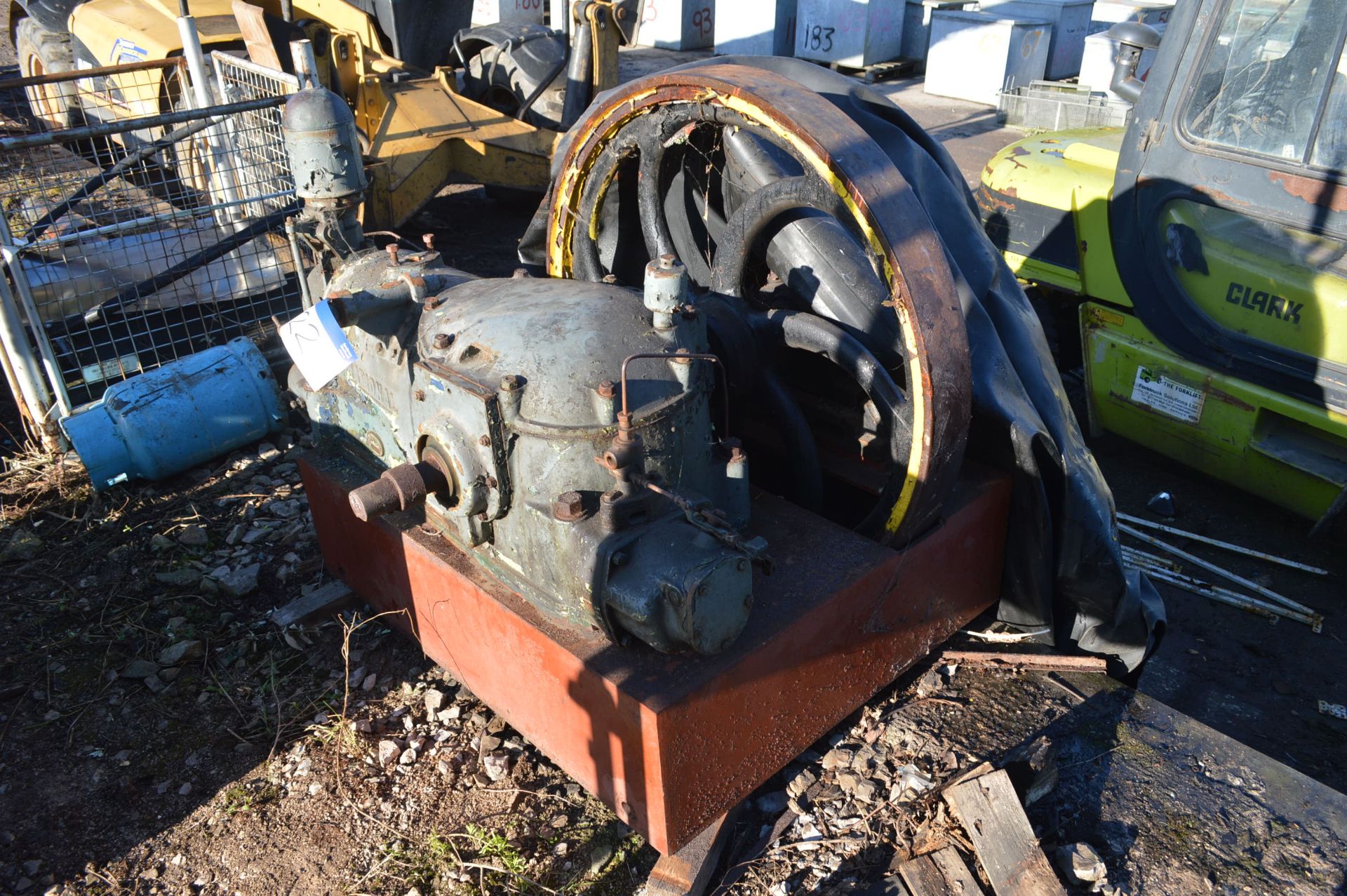 National HORIZONTAL GAS STATIONARY ENGINE, fitted