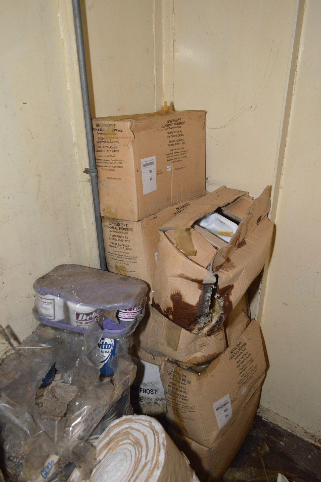 Residual Loose Contents of Cabin, including multip - Image 9 of 11