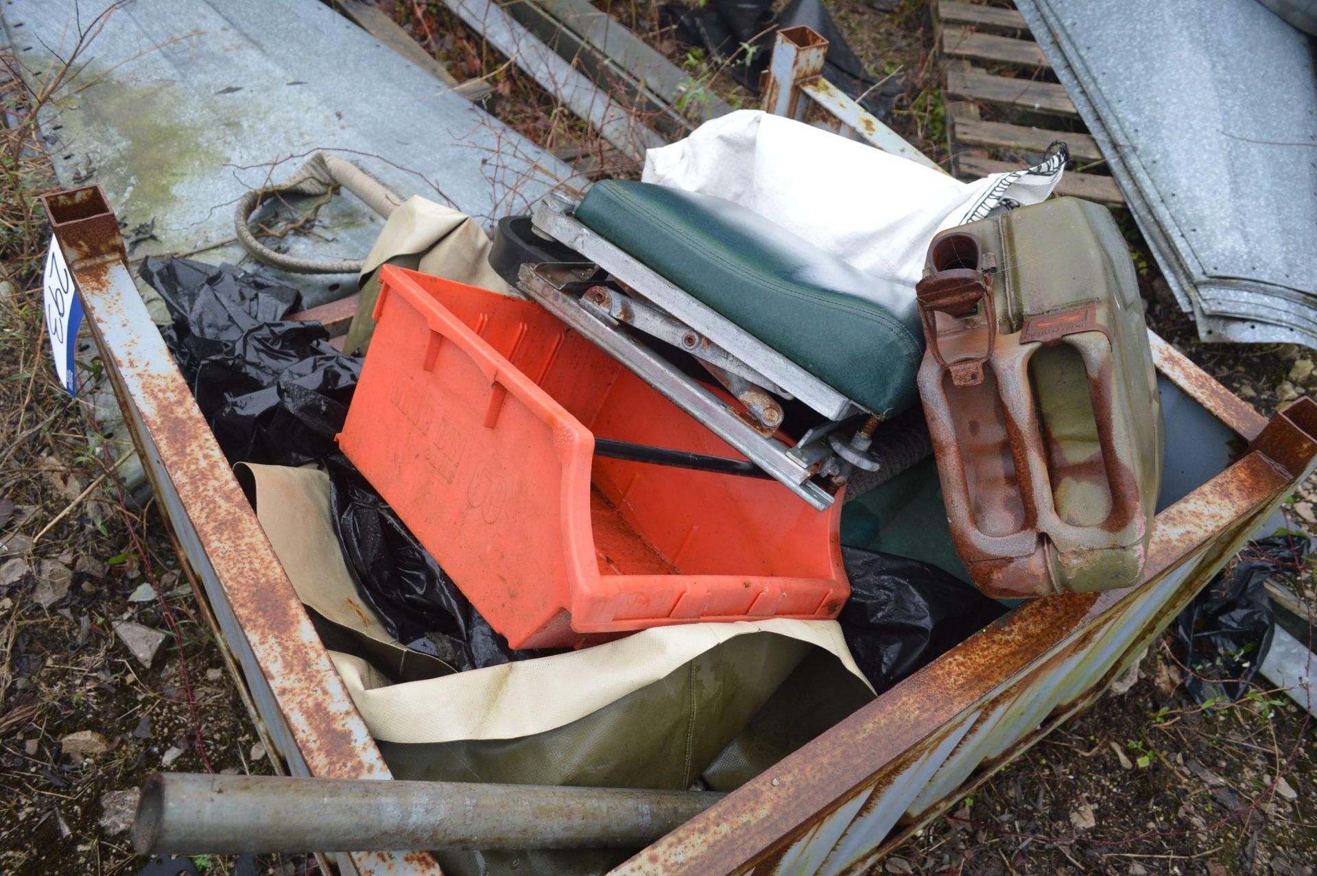 Assorted Equipment, in box pallet (box pallet excl - Image 2 of 2