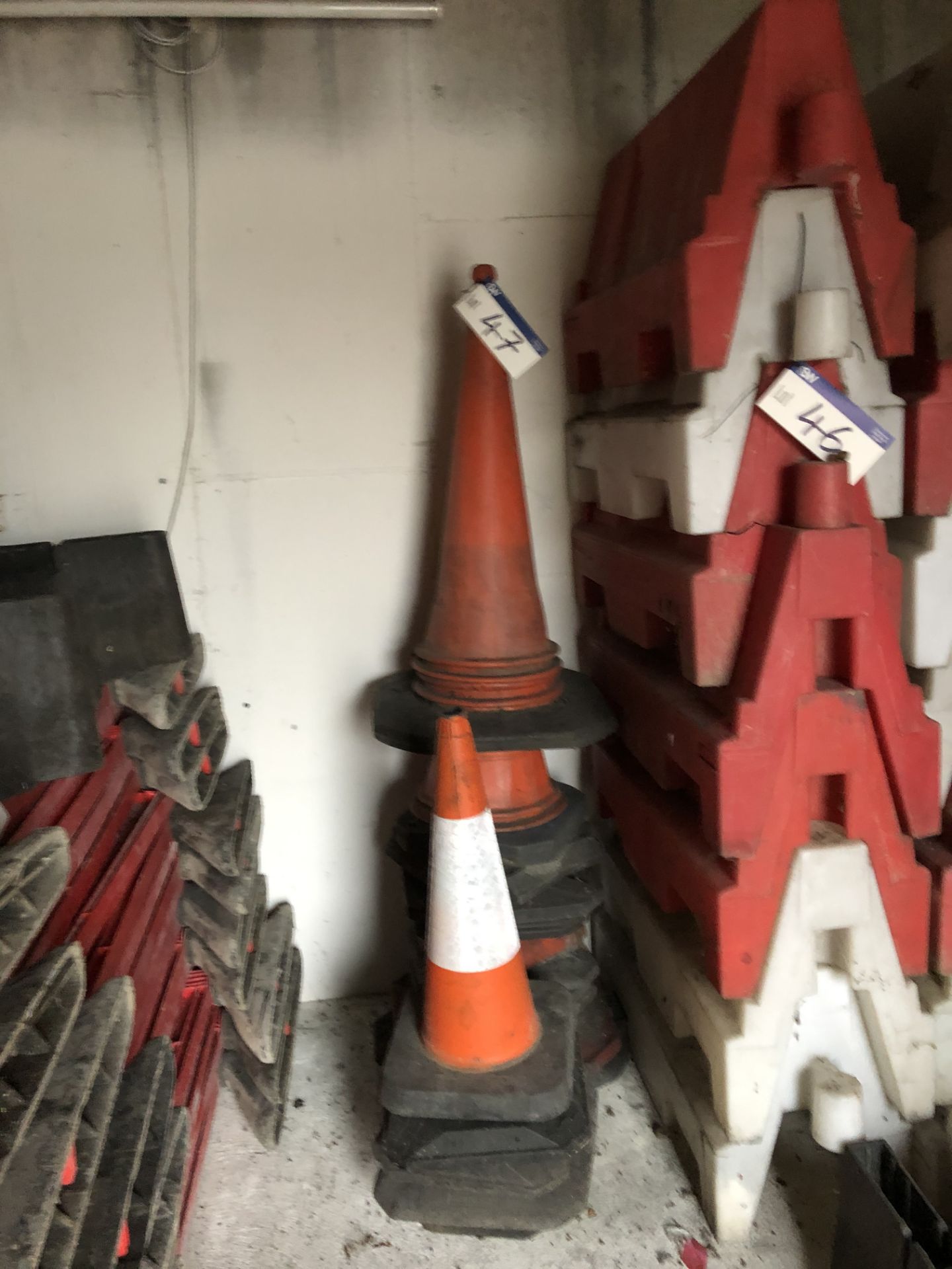 16 Road Cones