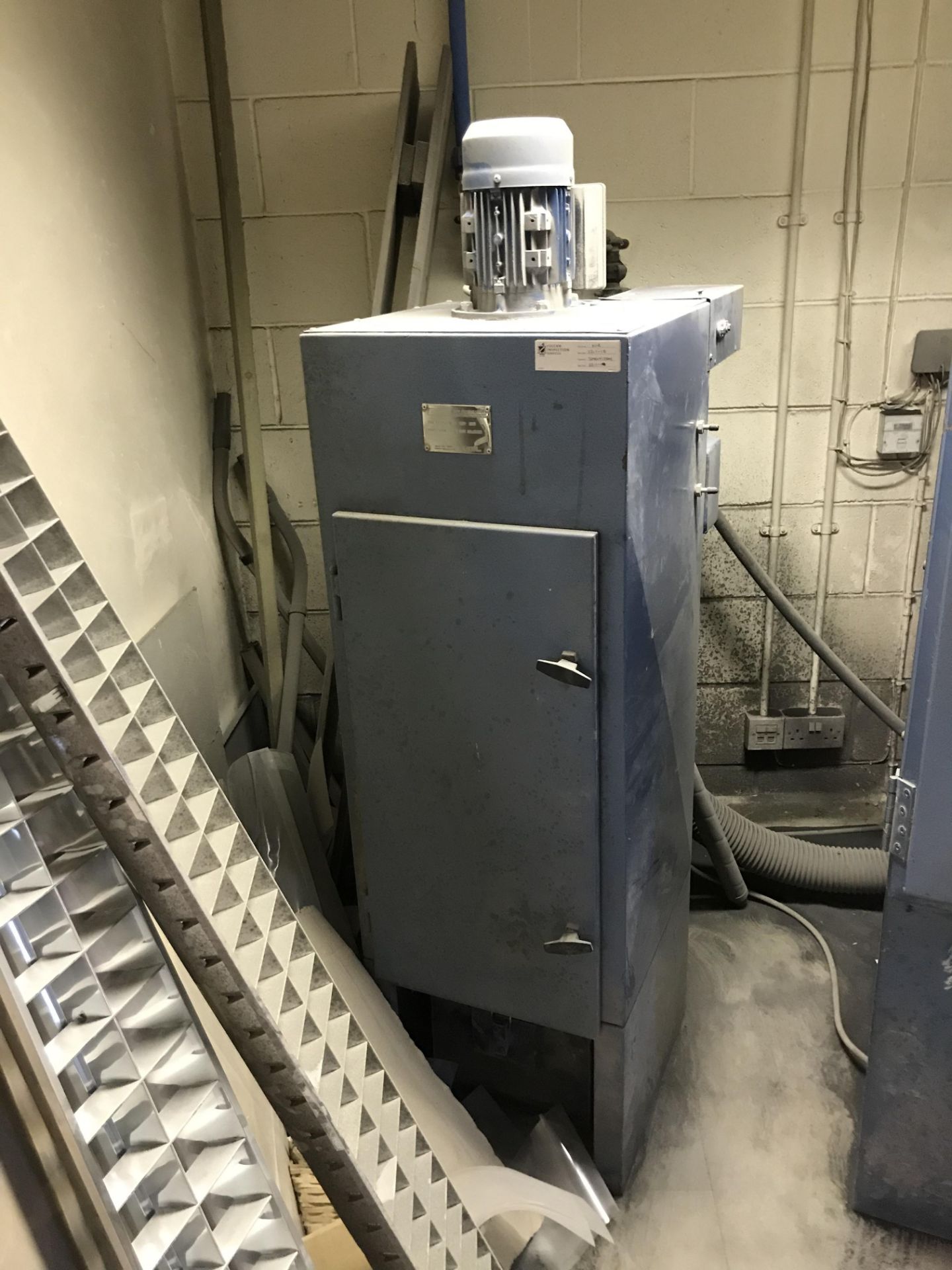 Guyson STONE MASTER SF SYSTEM STONE BLAST CABINET, with Guyson C400/1 dust collection unit, serial - Image 2 of 3