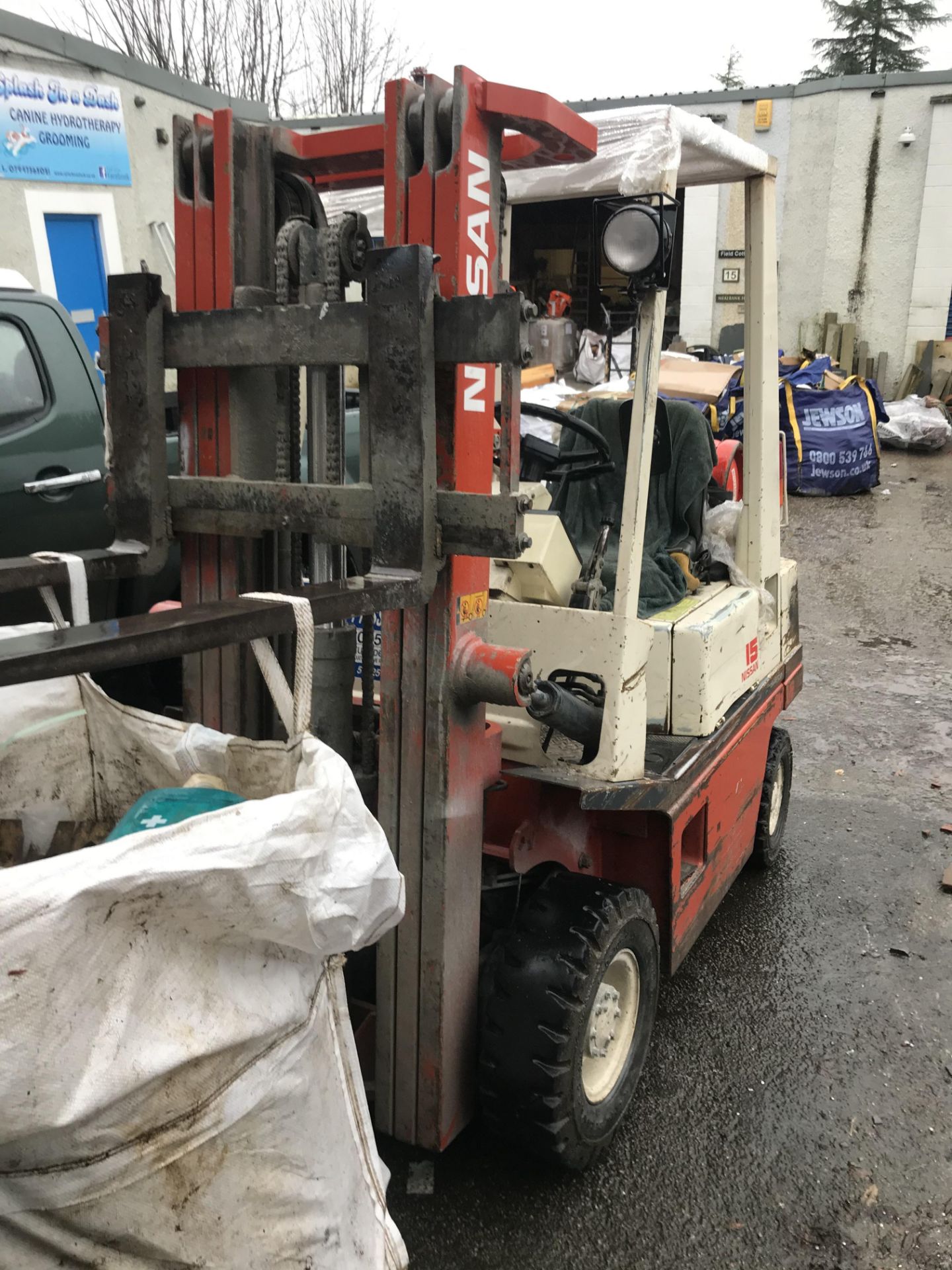 Nissan PH01A15U 1500KG LPG FORK LIFT TRUCK, chassis no. PH01E2000012, indicated hours 1412 (at - Image 3 of 7