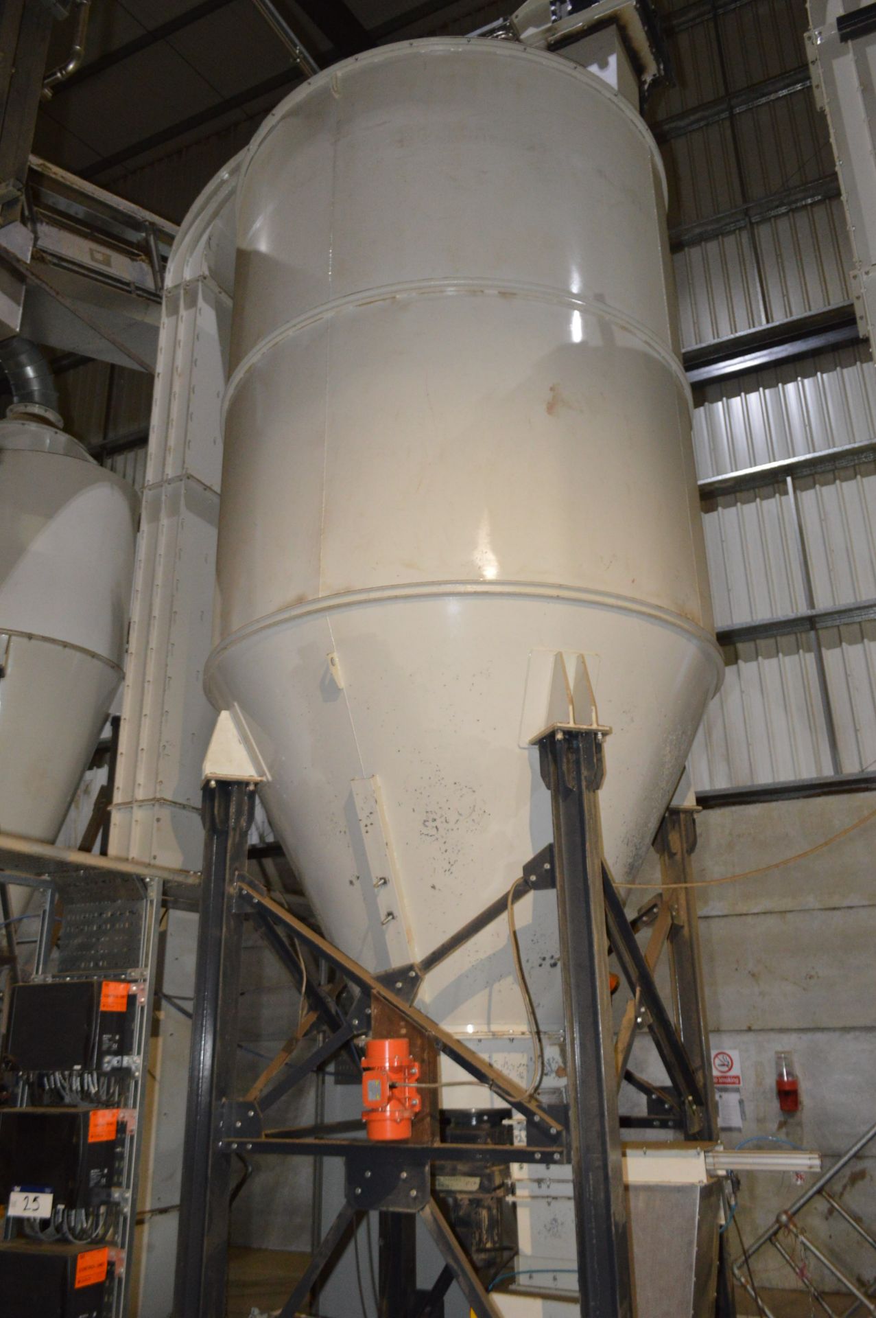 Steel Intermediate Pre Press Hopper, (understood t - Image 2 of 7