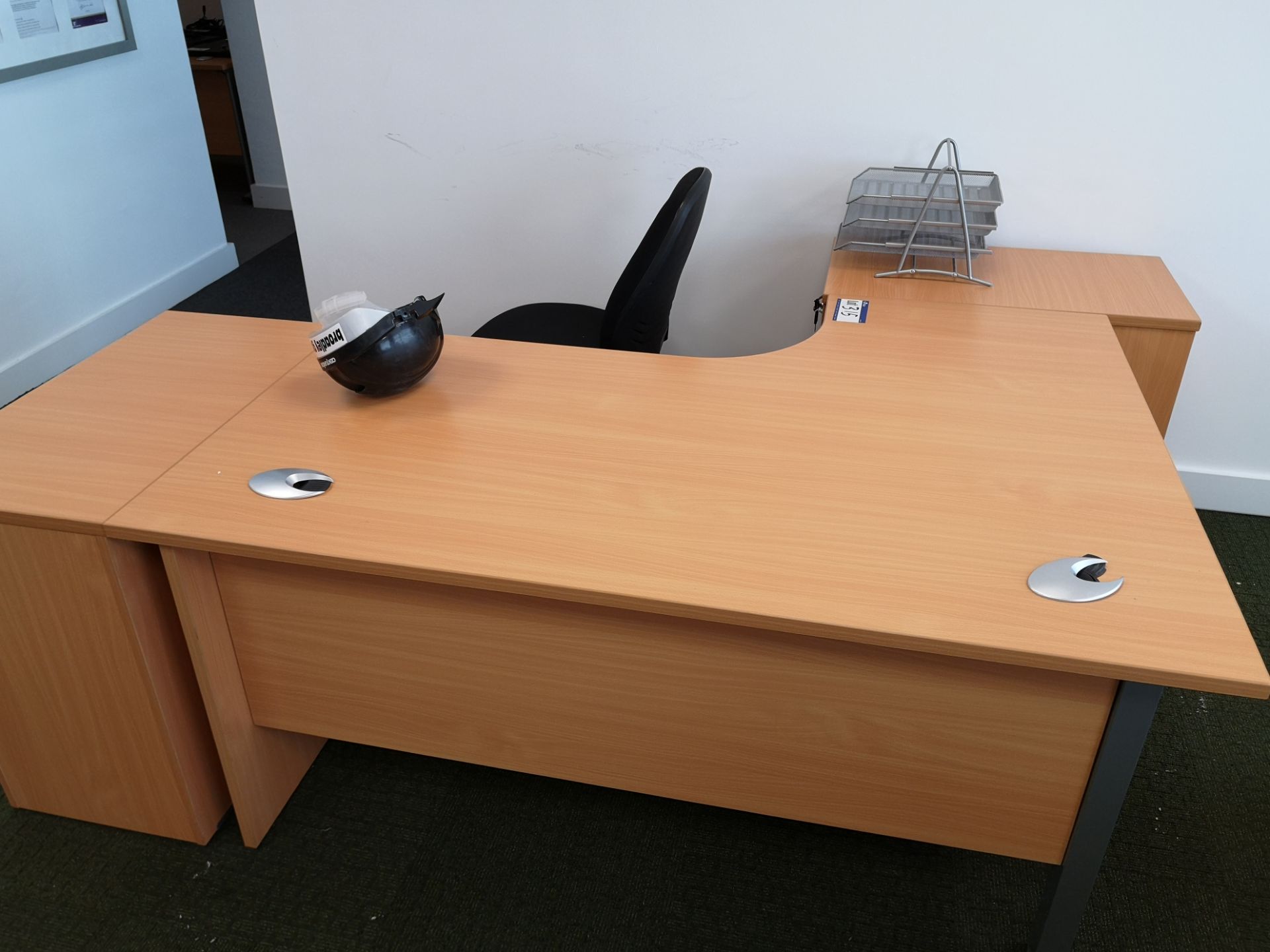 Light Oak Veneered Workstation, with two pedestals