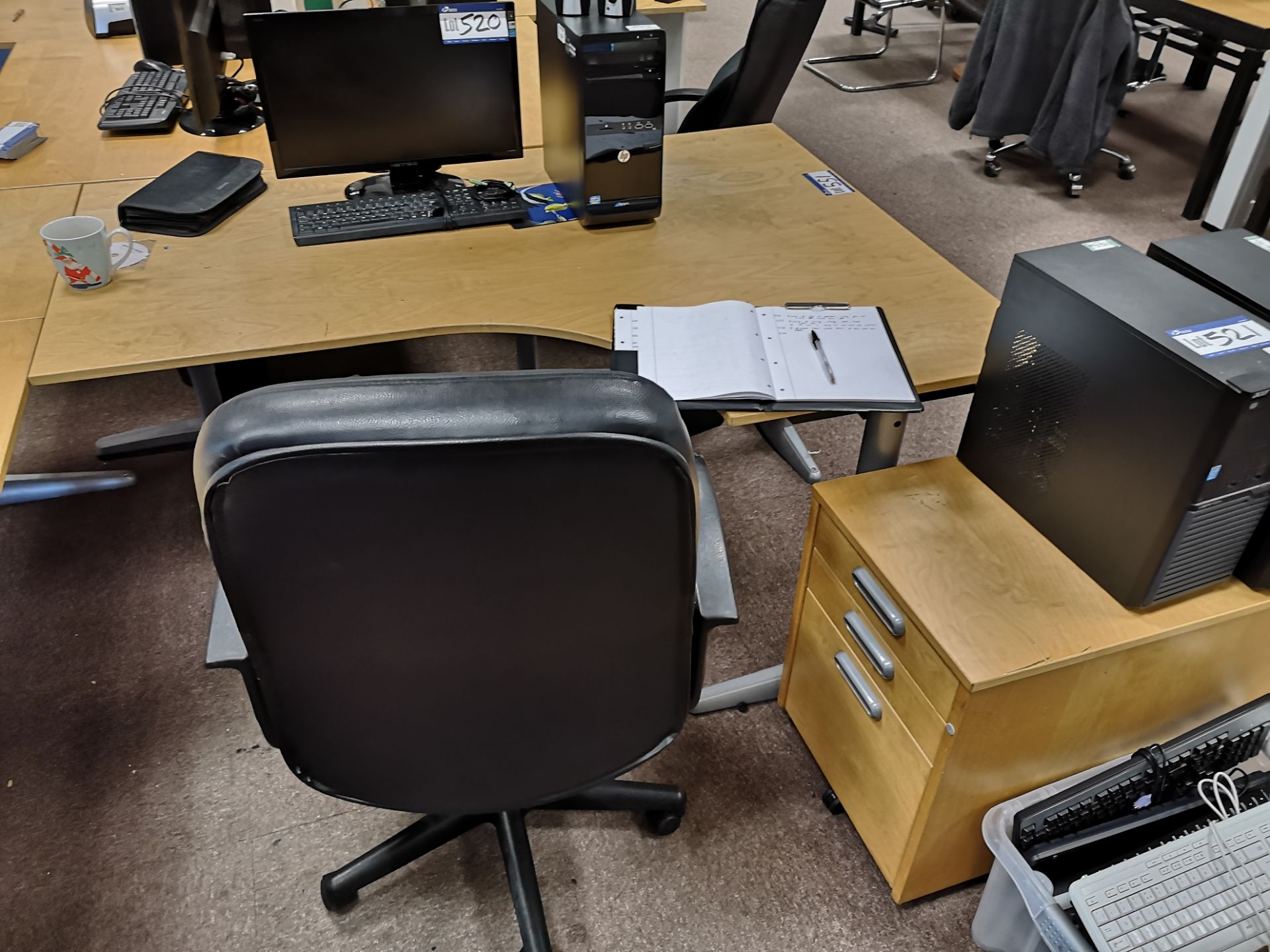 Light Oak Veneered Shaped Workstation, with light - Image 3 of 6