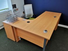 Light Oak Veneered Workstation, with two pedestals