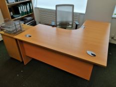 Light Oak Veneered Workstation, with two pedestals