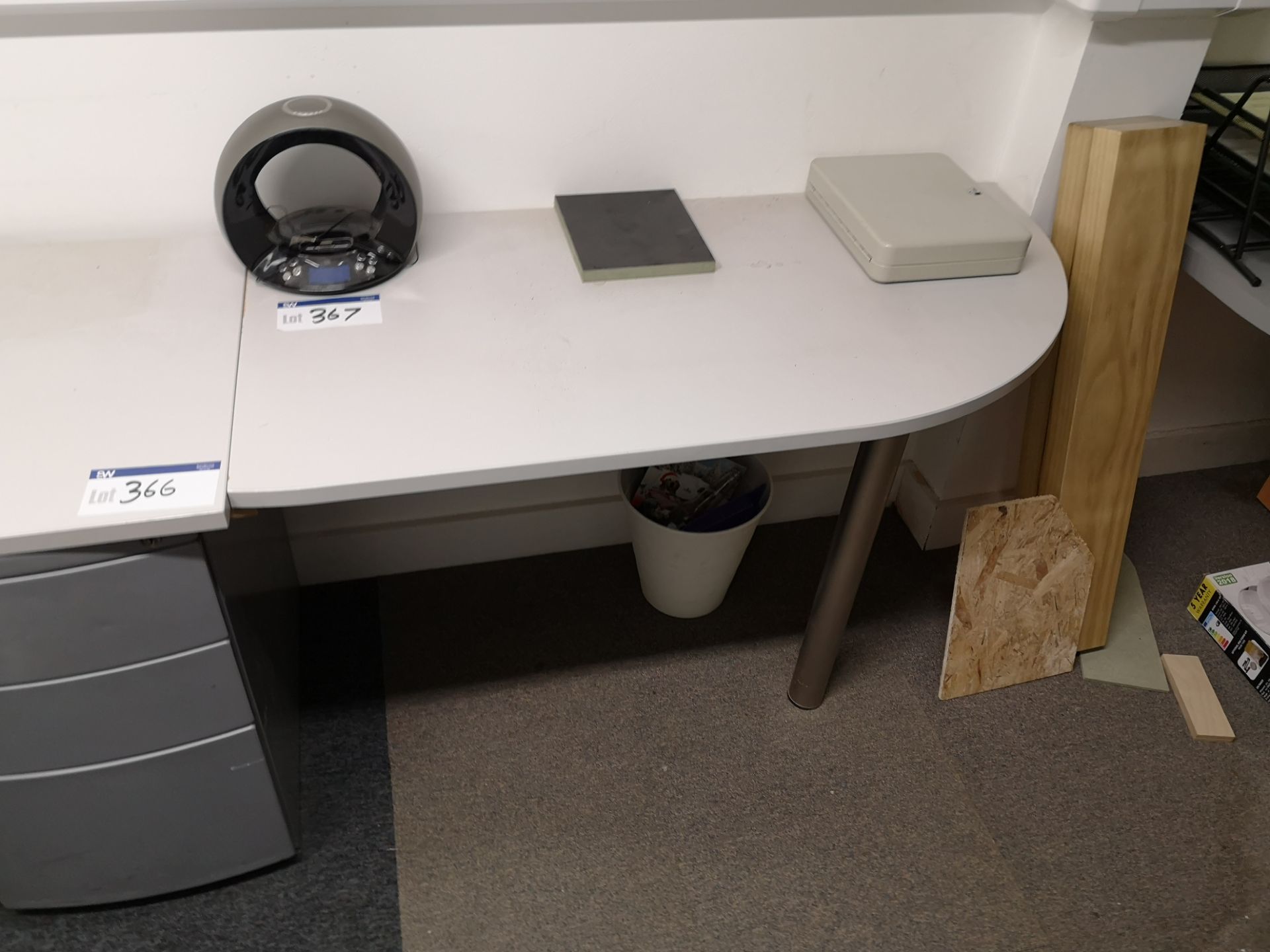Grey Workstation, with black swivel chair and supp - Image 2 of 2