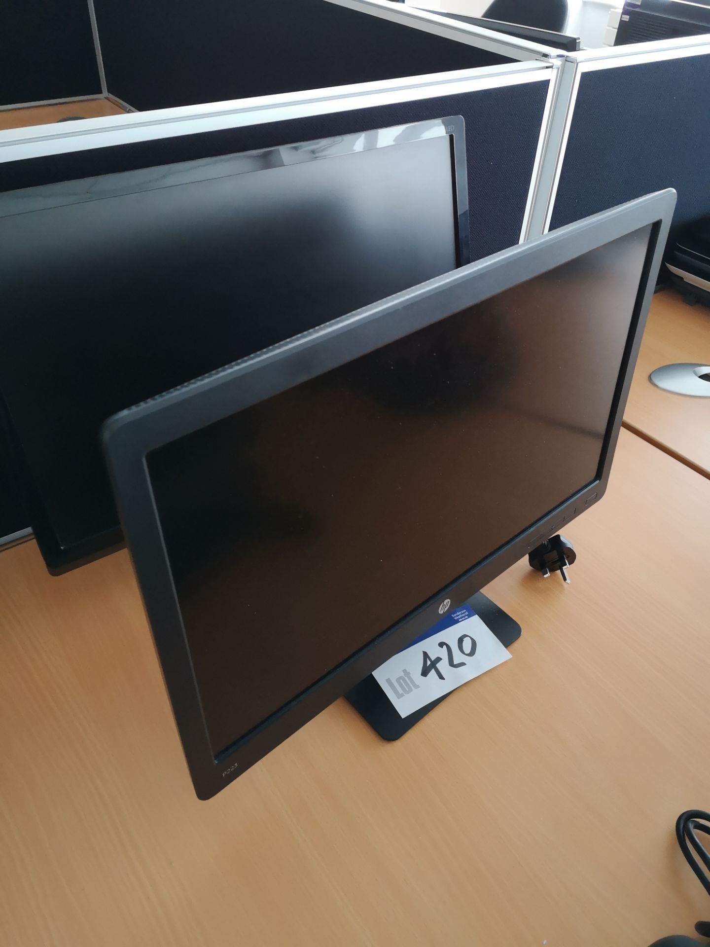 HP P223 Monitor & Phillips 227E Monitor (LOT LOCAT