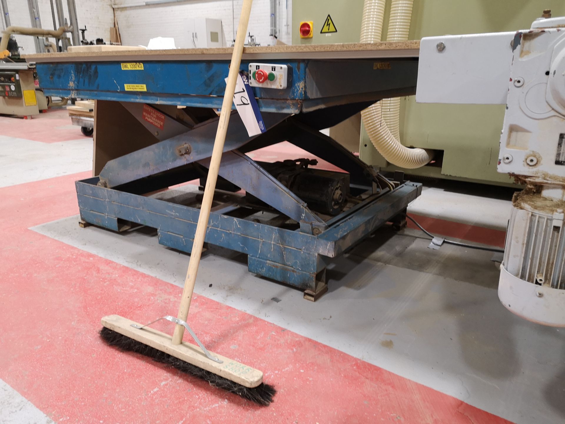 Powered Scissor Lift Table, SWL 1200kg (LOT LOCATE - Image 2 of 4