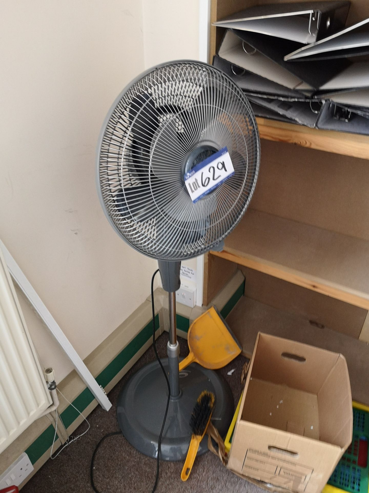 Floor Standing Oscillating Fan (LOT LOCATED AT 153