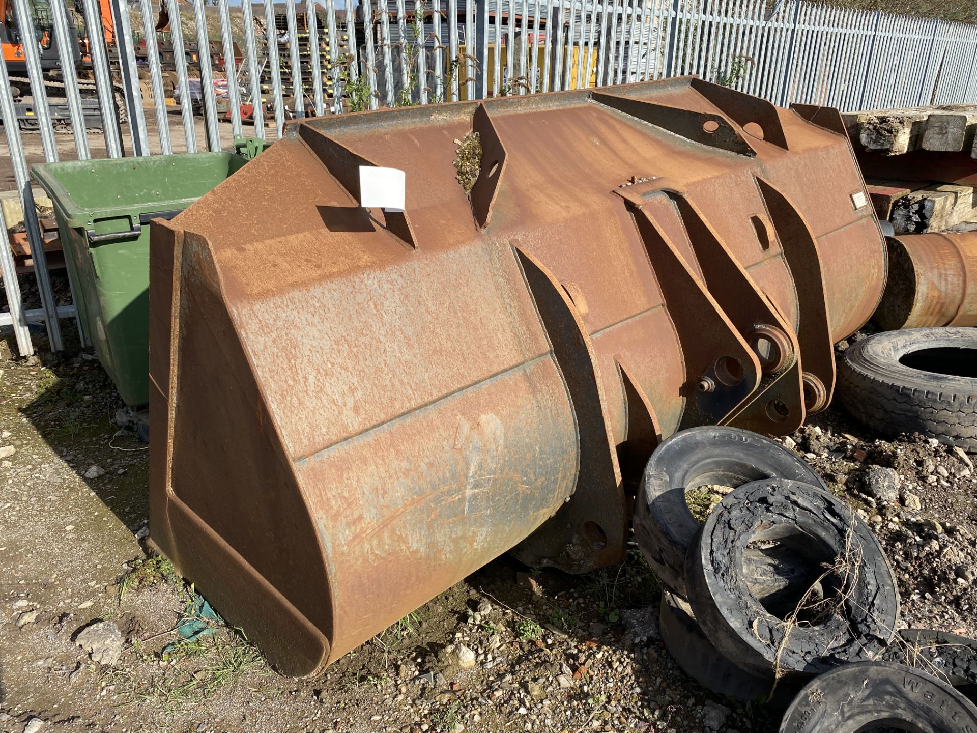 LOADING SHOVEL BUCKET, 3.2m wide - Image 2 of 2