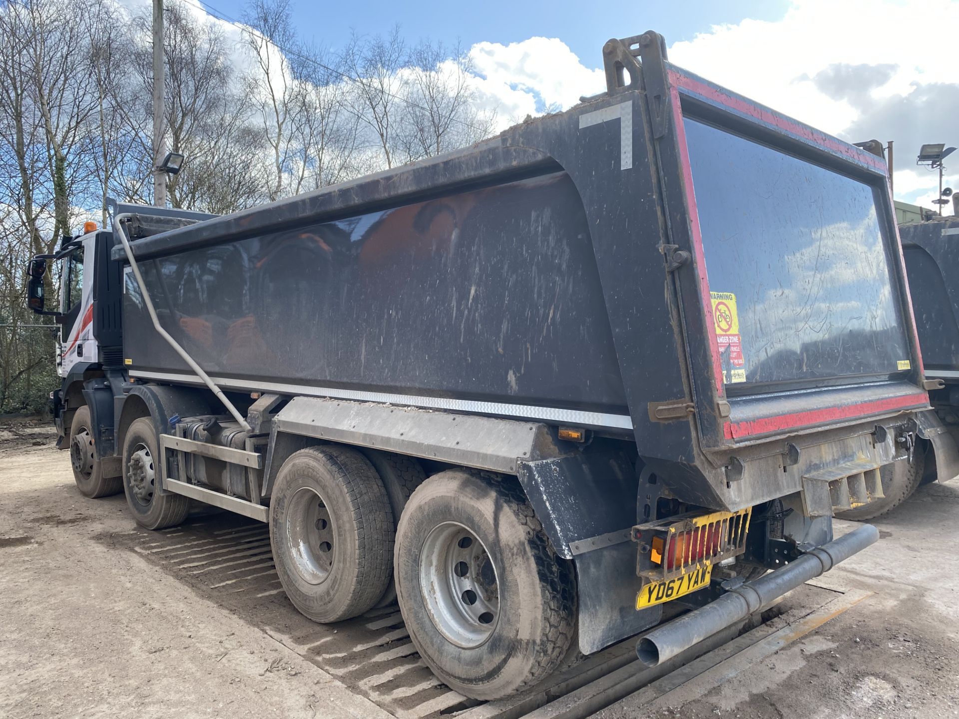 Iveco AD340T 41 TRAKKER 8X4 (Euro 6) DIESEL RIGID - Image 3 of 12