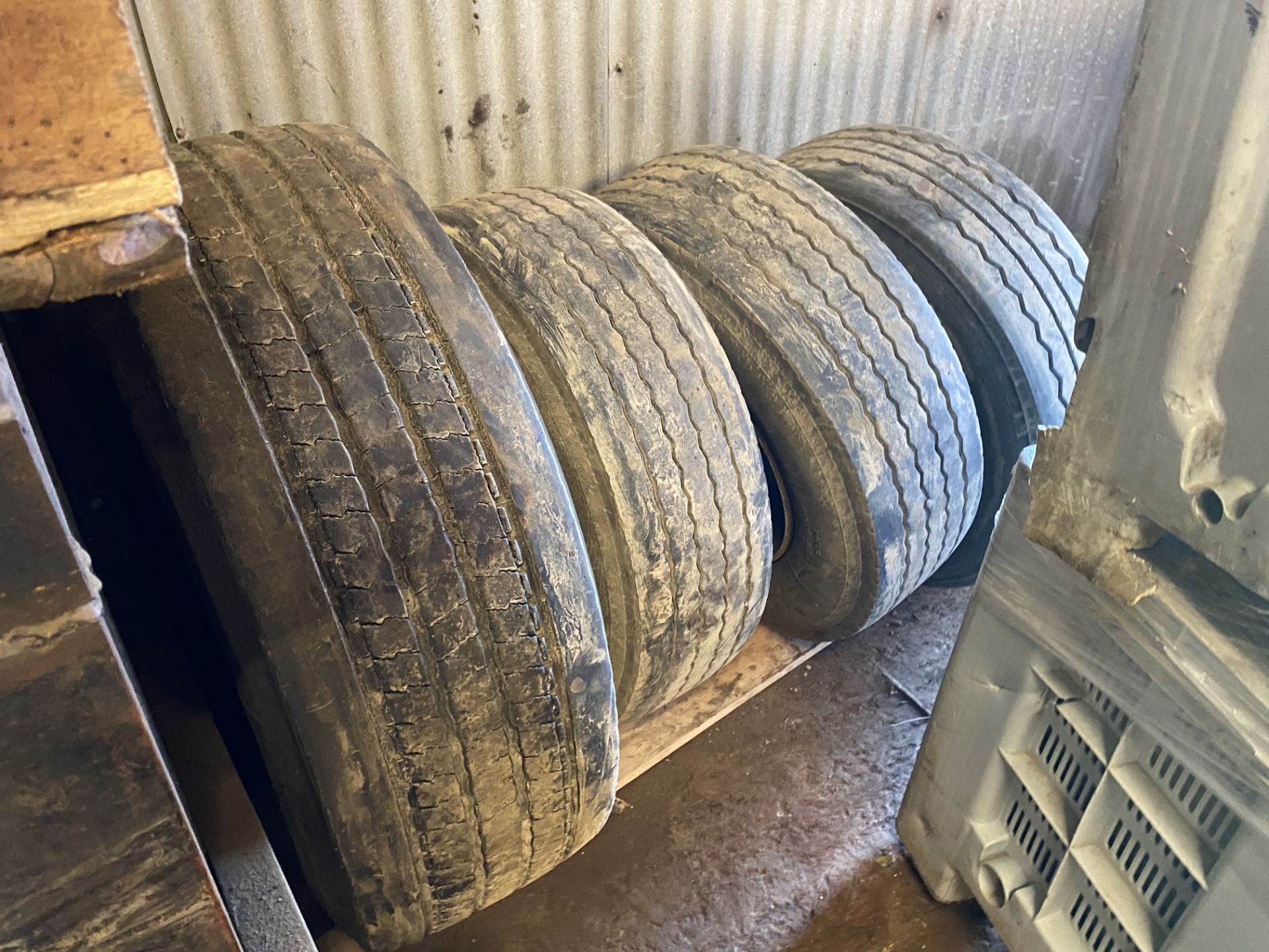 Four Wheels, including 285/ 70R 19.5 and 385/ 65 2 - Image 2 of 2