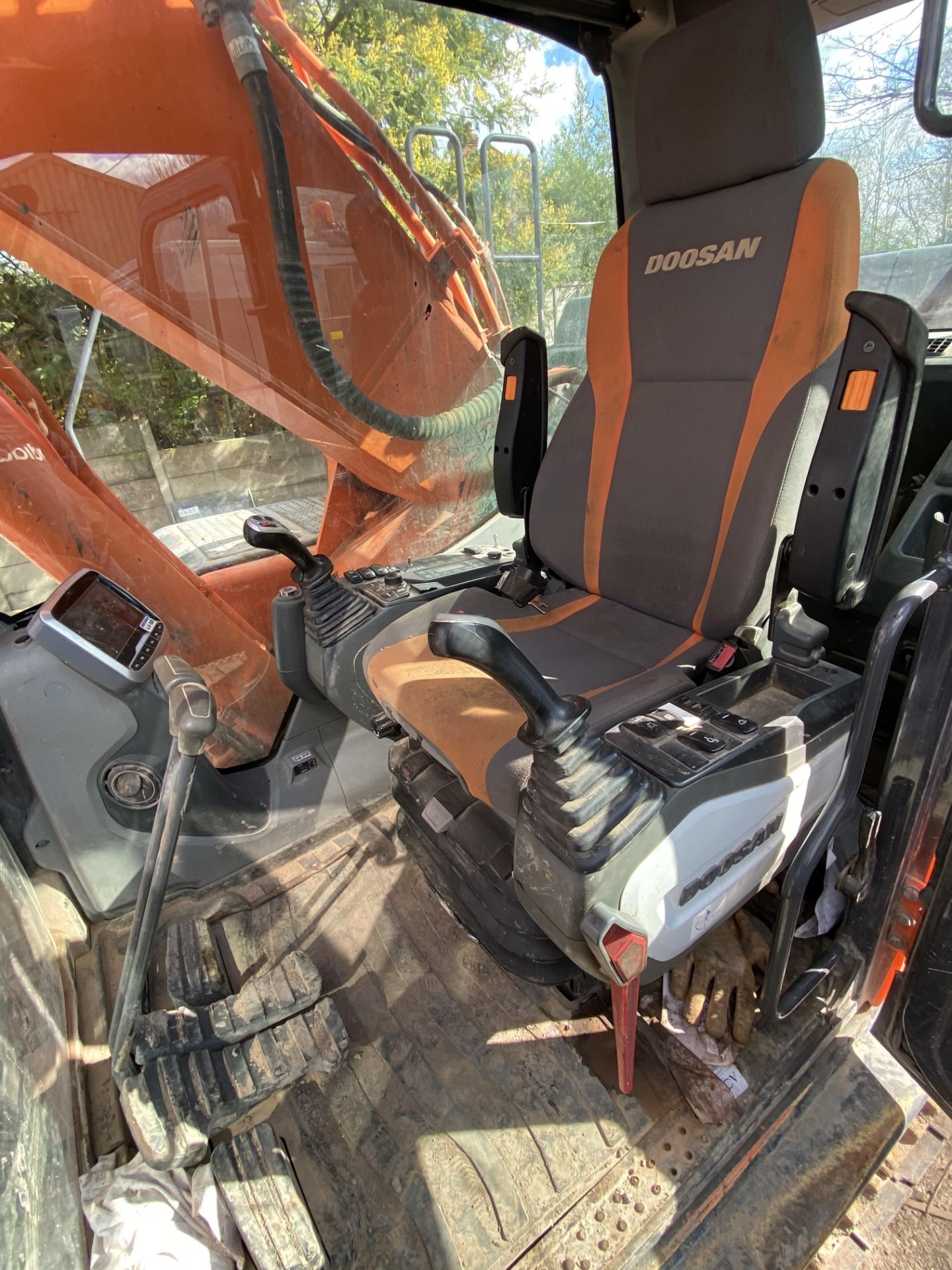 Doosan DX300LC-3 CRAWLER EXCAVATOR, PIN DHKCECAIHE - Image 5 of 7