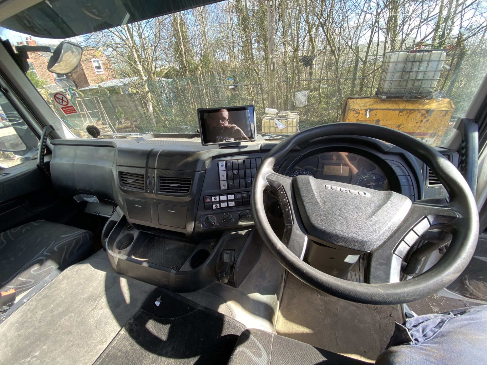 Iveco AD340T 41 TRAKKER (Euro 6) 8X4 DIESEL RIGID - Image 8 of 11