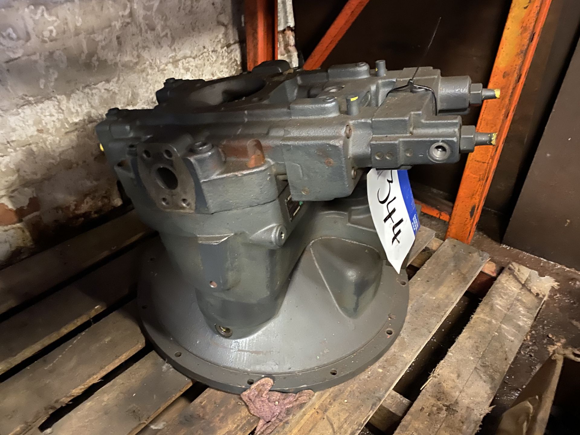 Doosan DX380 Hydraulic Pump, serial no. 25553420