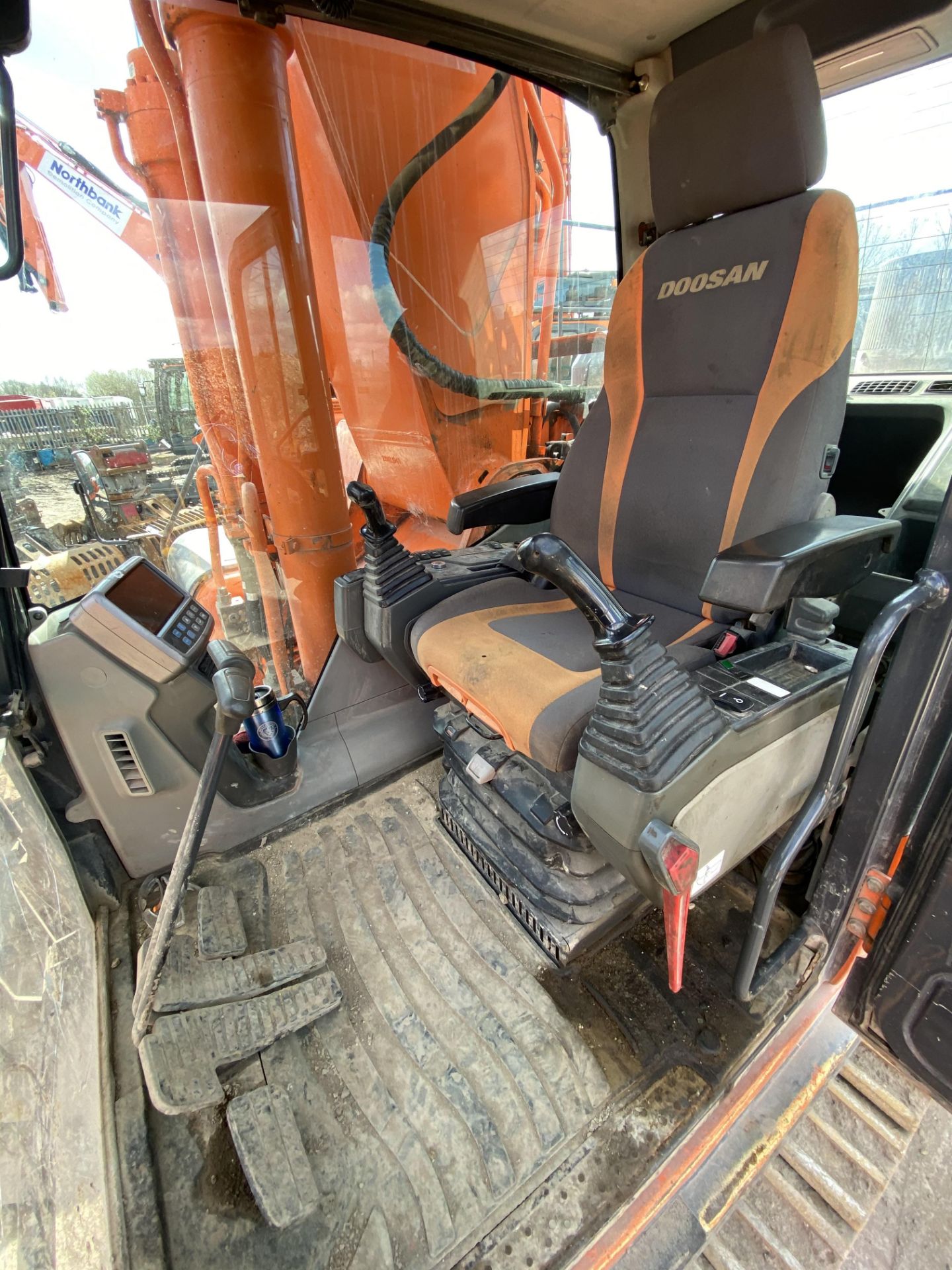 Doosan DX380LC CRAWLER EXCAVATOR, PIN DWGCELADPB10 - Image 5 of 7