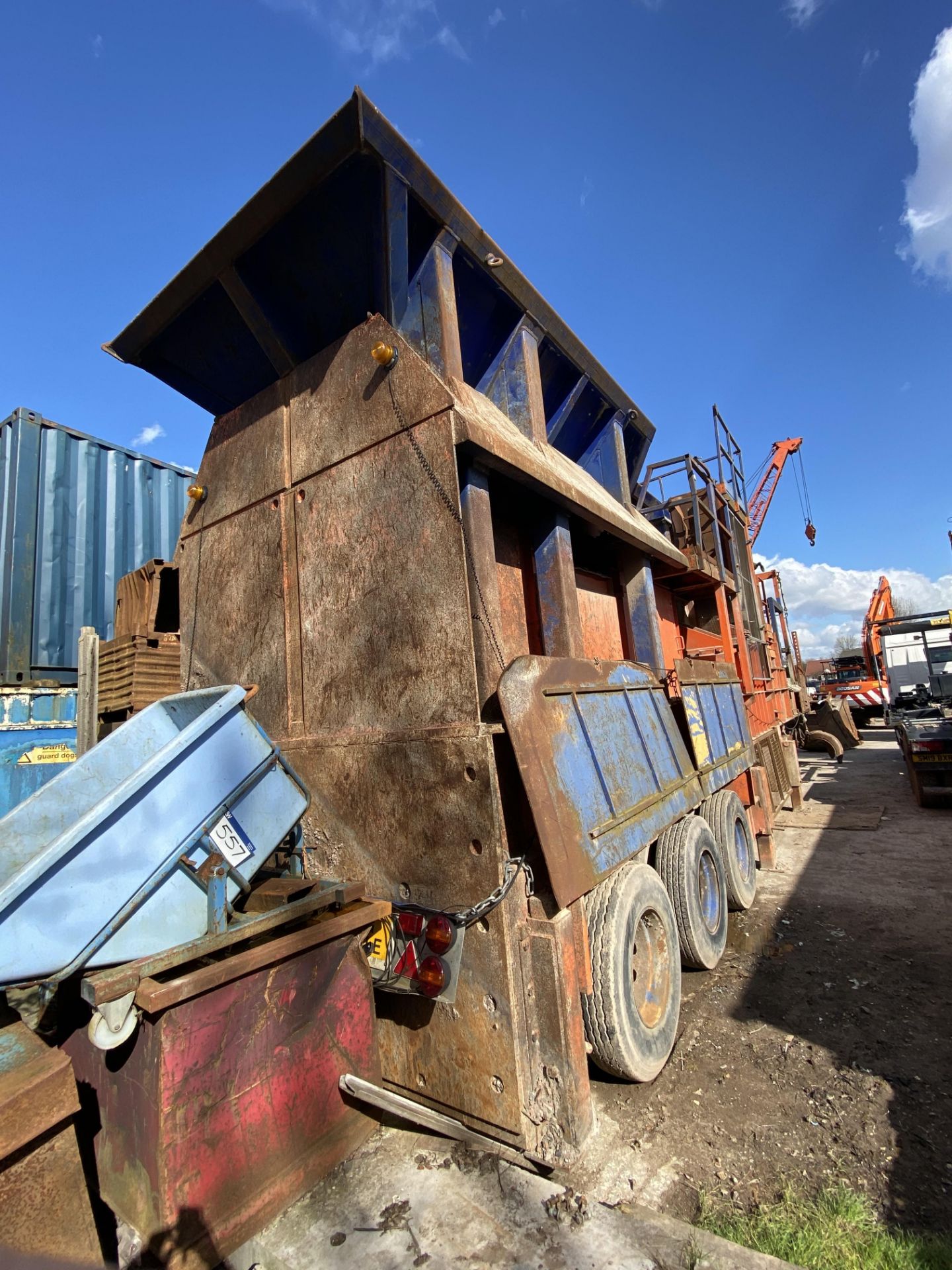 Brown Lennox 75 tonne TRI-AXLE WHEELED JAW CRUSHER - Image 2 of 12