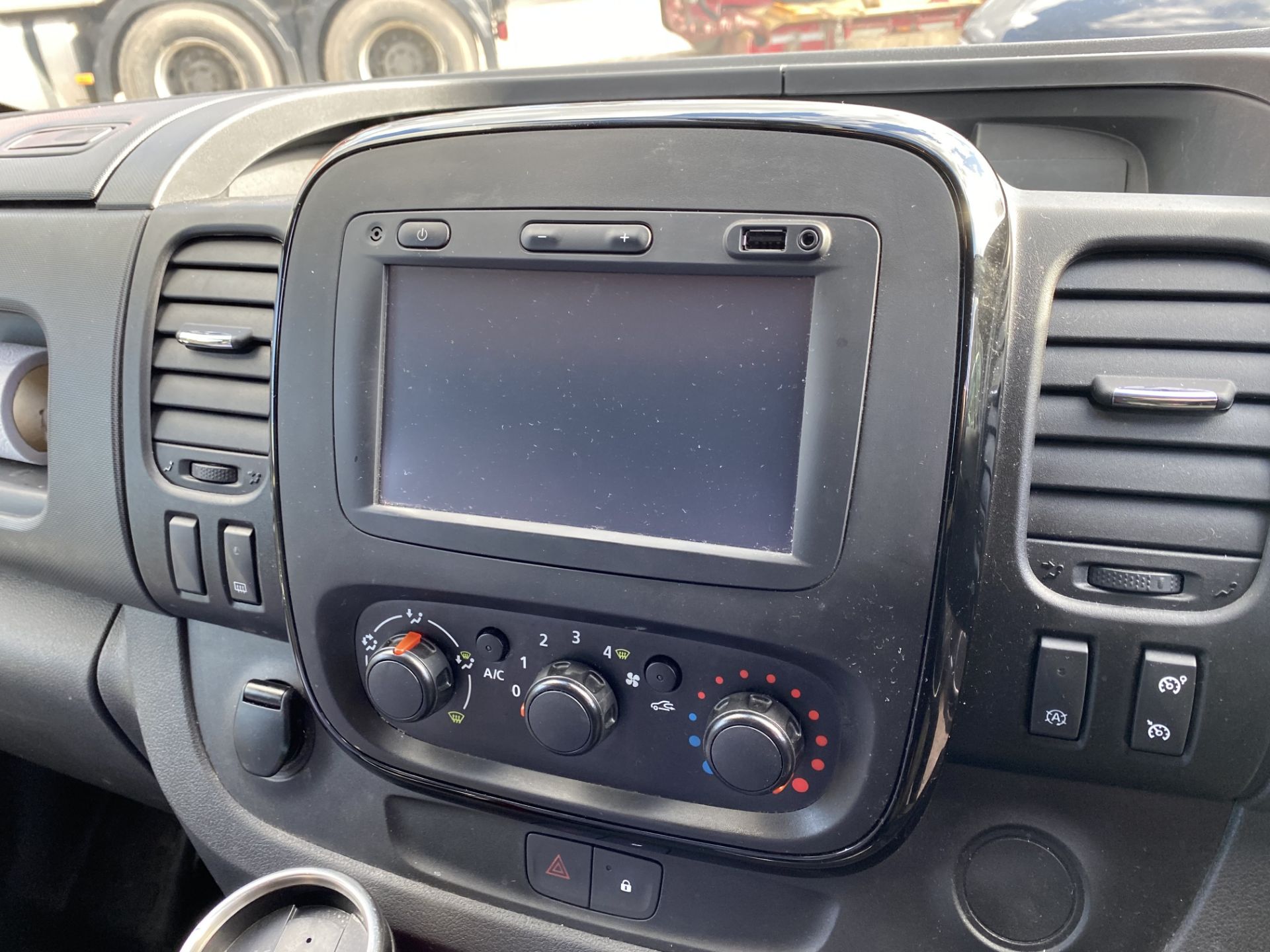 Vauxhall Vivaro 2900 SPT BT CDTi E SS DIESEL PANEL - Image 7 of 10