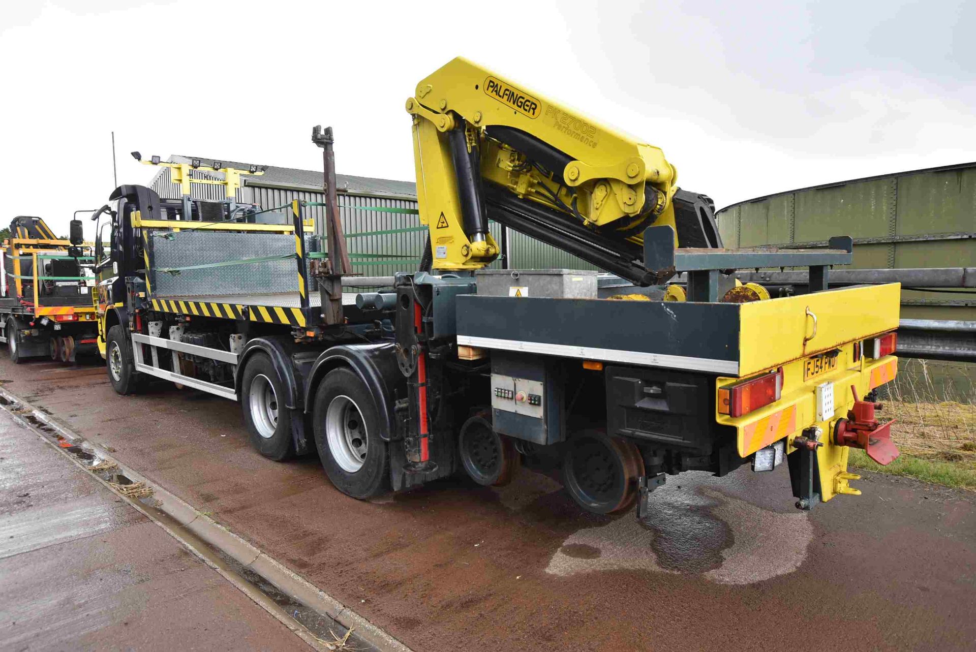 DAF CF75.310 ROAD RAIL 6x4 FLAT TRUCK FITTED CRANE - Image 2 of 26