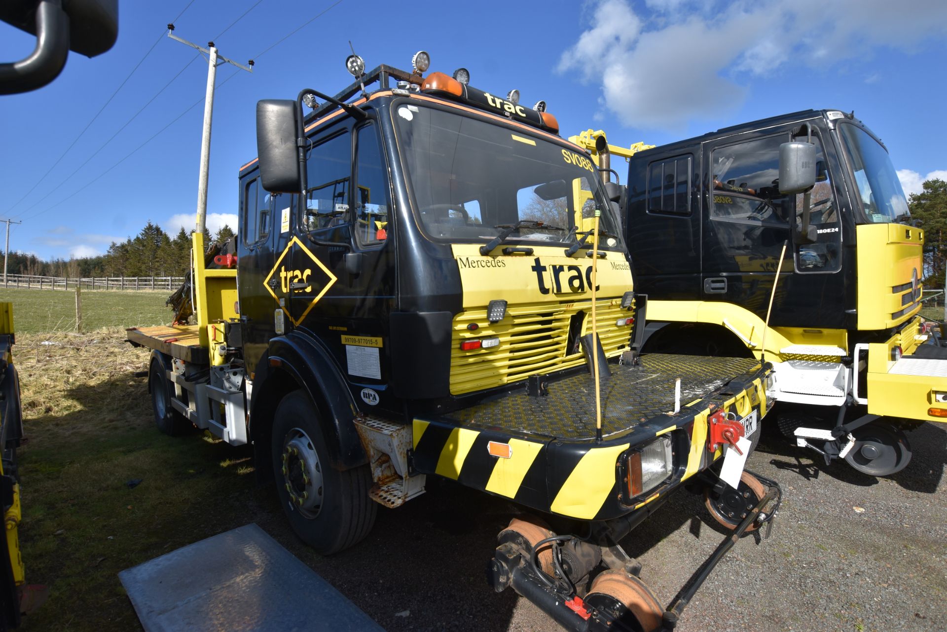 Mercedes Benz 1617 CAK ROAD RAIL 4x4 CREW CAB FLAT