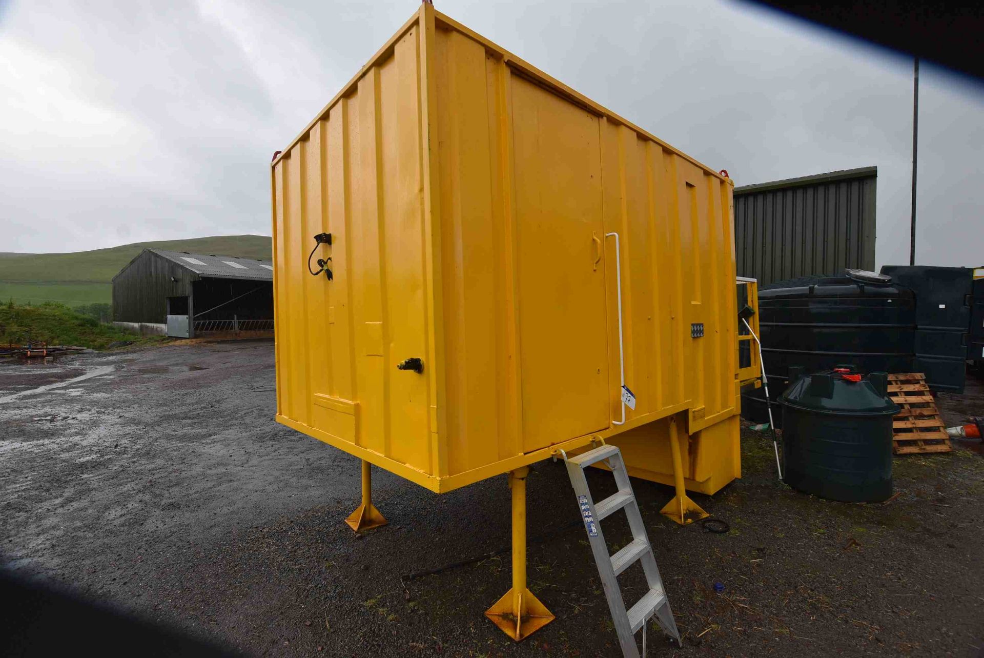 DEMOUNTABLE WELFARE UNIT, approx. 3.6m long on mai